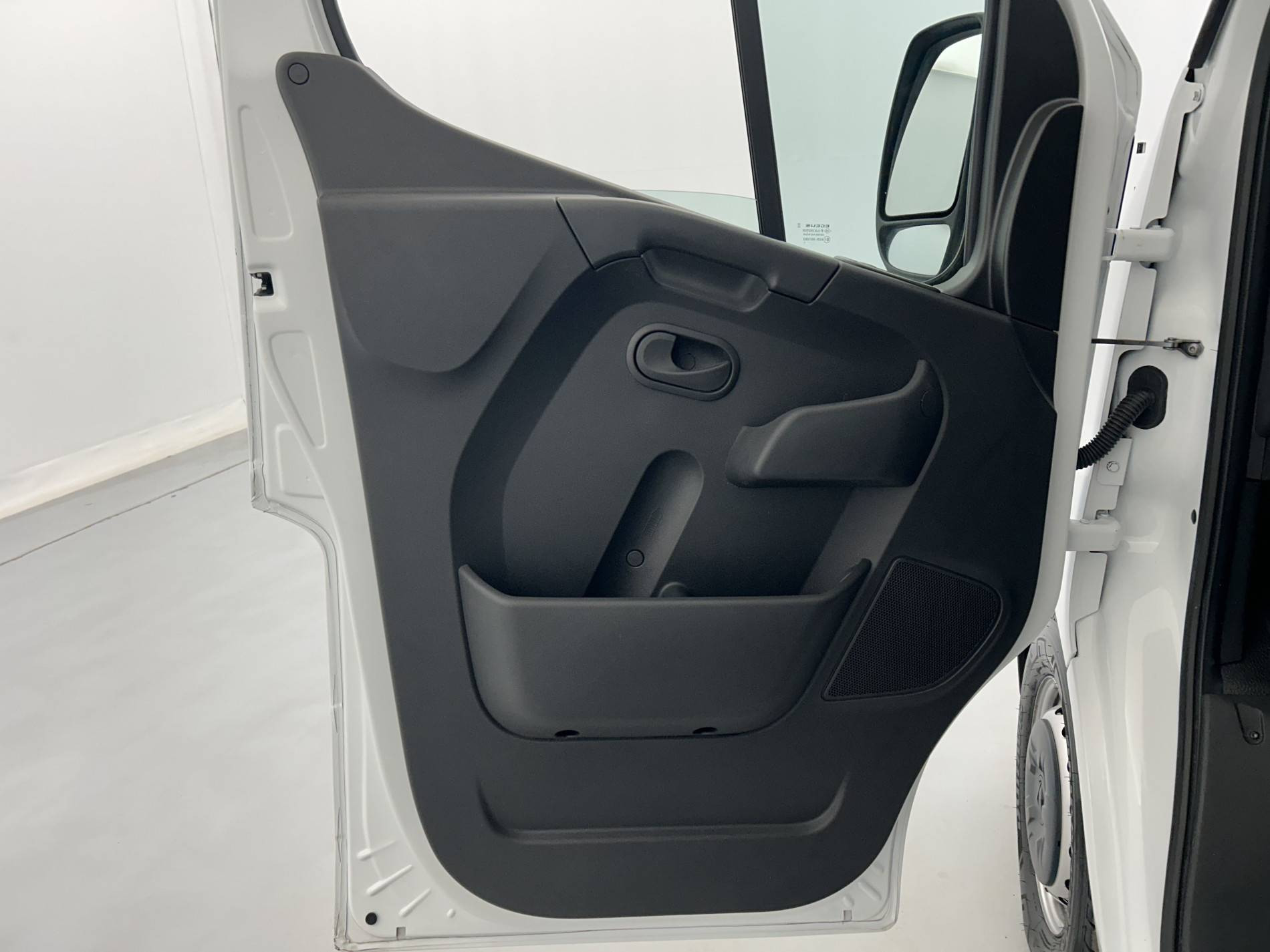 Vente en ligne Renault Master Fourgon MASTER FGN TRAC F3500 L3H3 BLUE DCI 135 au prix de 28 990 €