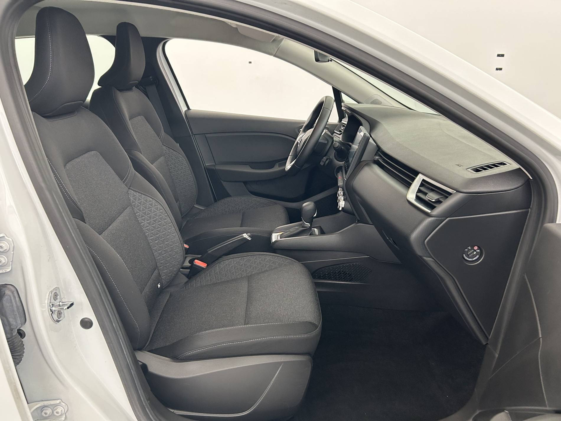 Vente en ligne Renault Clio 5 Clio E-Tech 140 - 21N au prix de 16 590 €