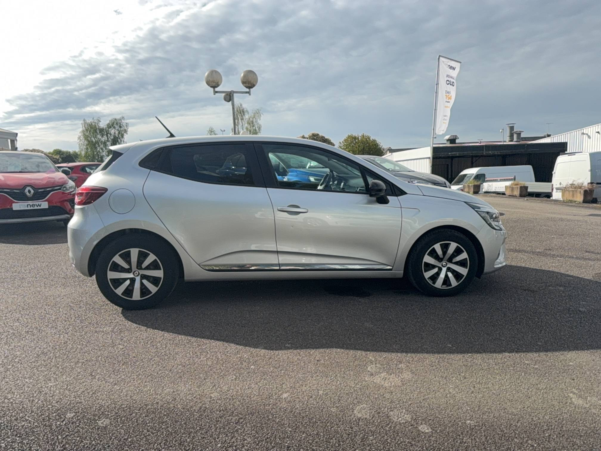 Vente en ligne Renault Clio 5 Clio Blue dCi 100 - 21N au prix de 13 990 €