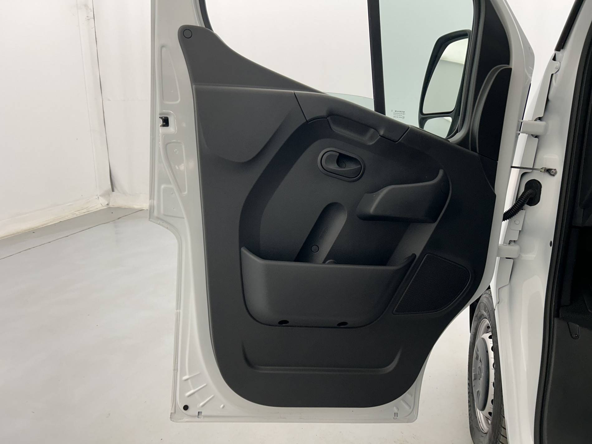 Vente en ligne Renault Master Fourgon MASTER FGN TRAC F3500 L3H3 BLUE DCI 135 au prix de 28 990 €