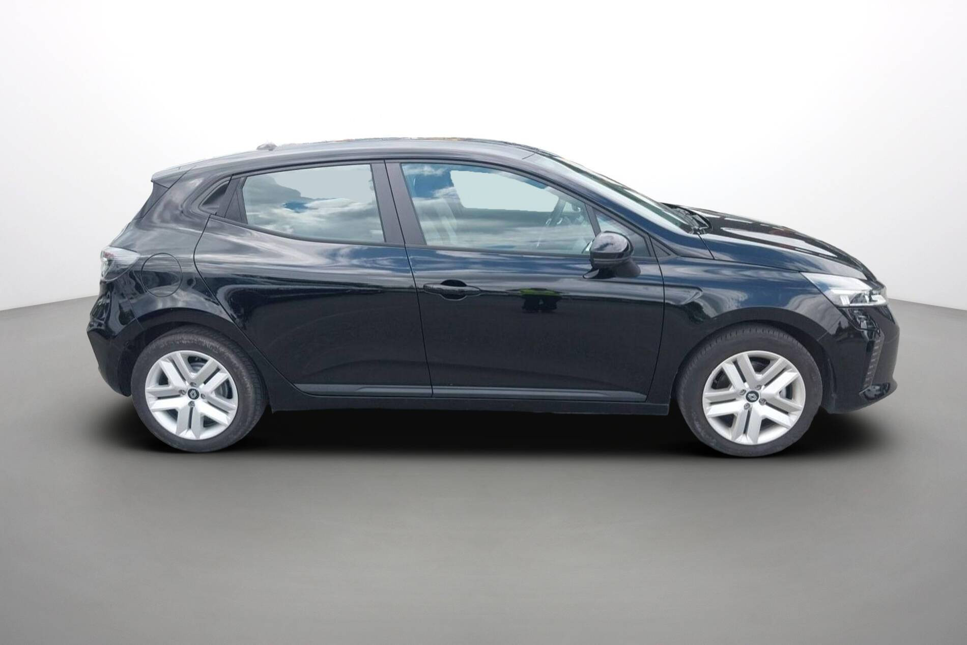 Vente en ligne Renault Clio 5 Clio E-Tech full hybrid 145 au prix de 18 500 €