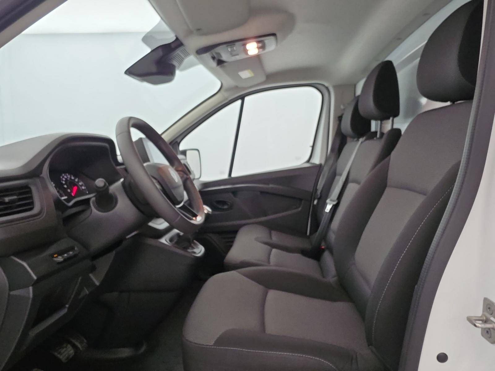 Vente en ligne Renault Trafic 3 Fourgon TRAFIC FG BLUE DCI 150 L1H1 2T8 GSR2 au prix de 23 940 €