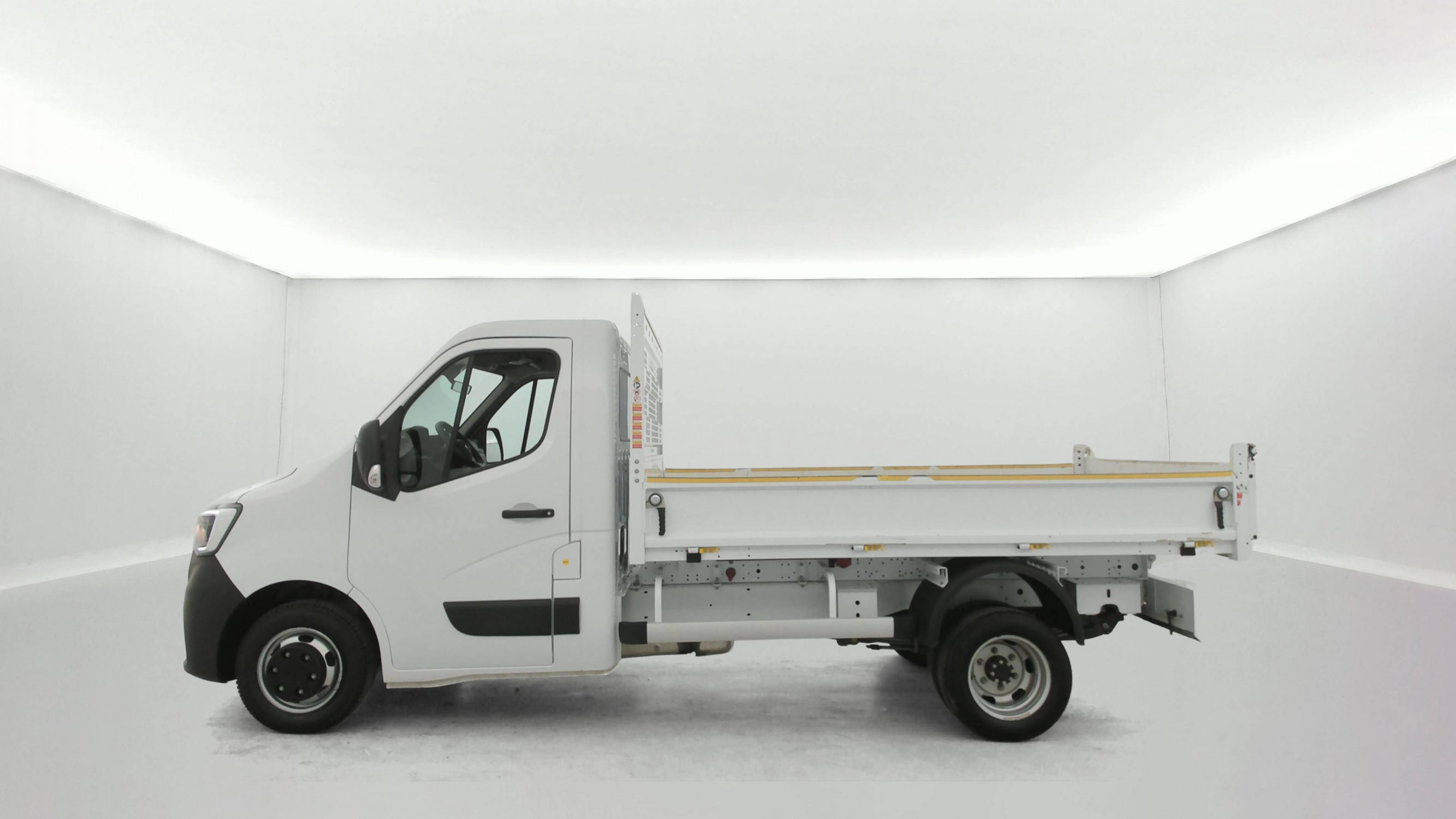 Vente en ligne Renault Master 3 Châssis Cabine MASTER BENNE CC PROP RJ3500 L2 PAFC BLUE DCI 130 EURO VI au prix de 32 890 €