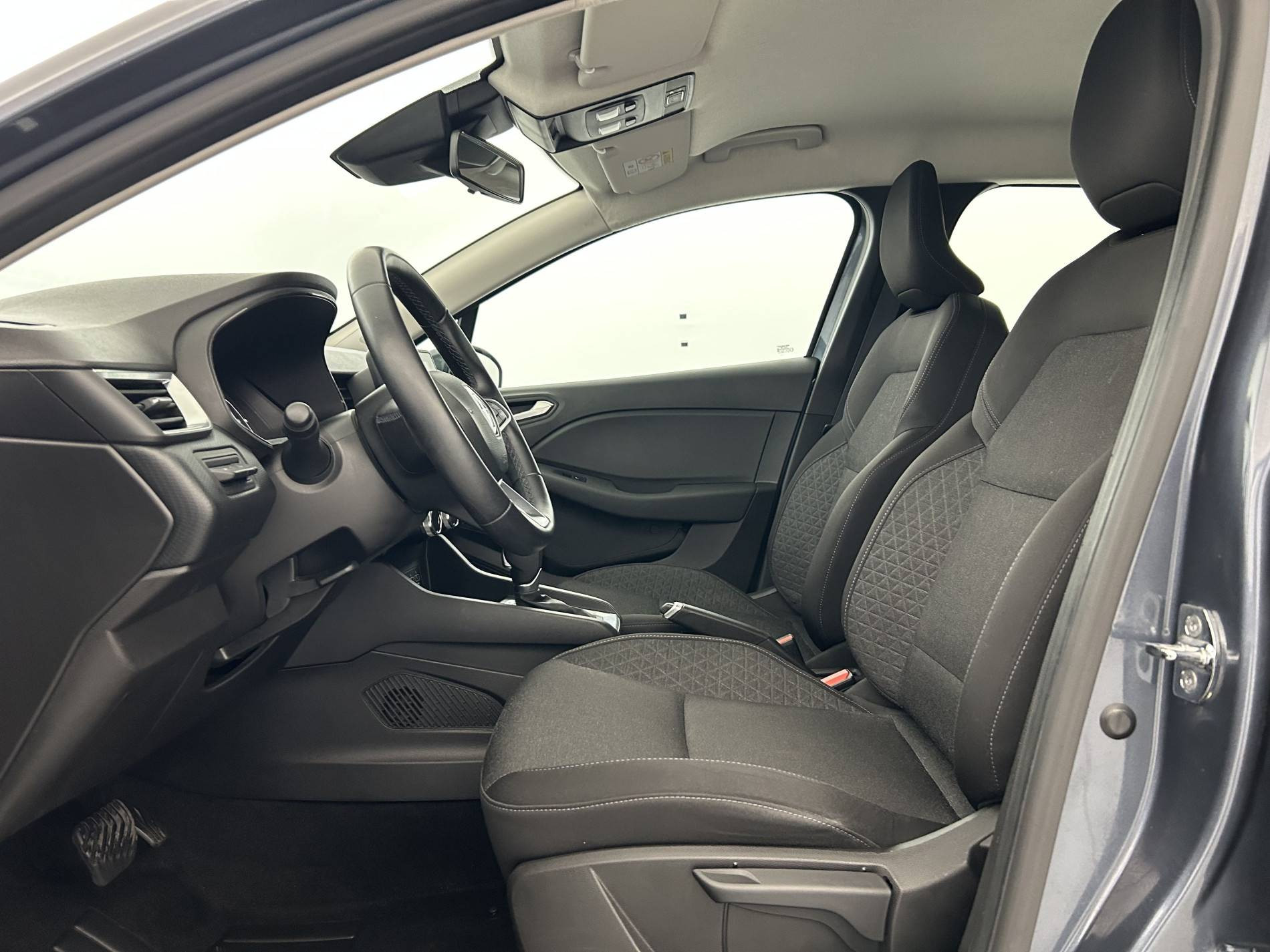 Vente en ligne Renault Clio 5 Clio E-Tech 140 - 21N au prix de 14 970 €