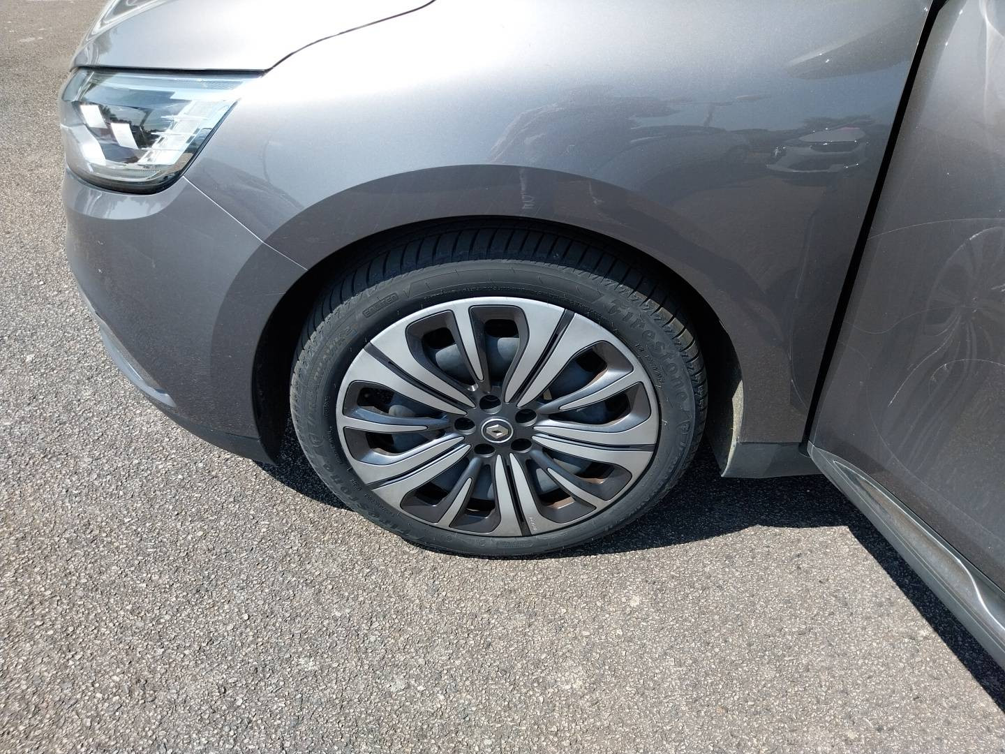 Vente en ligne Renault Grand Scenic 4 Grand Scenic TCe 140 au prix de 19 590 €