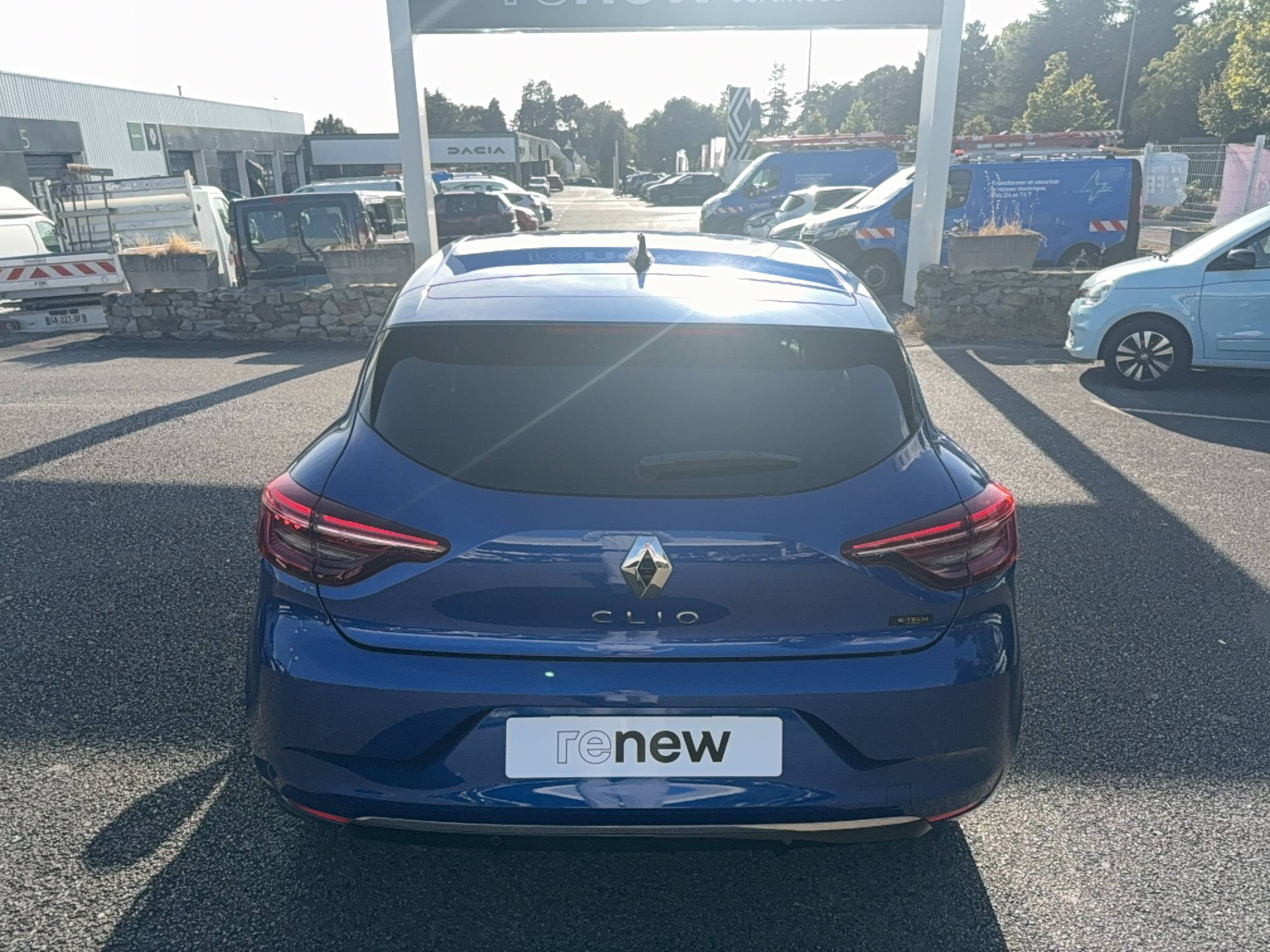 Vente en ligne Renault Clio 5 Clio E-Tech full hybrid 145 au prix de 18 490 €