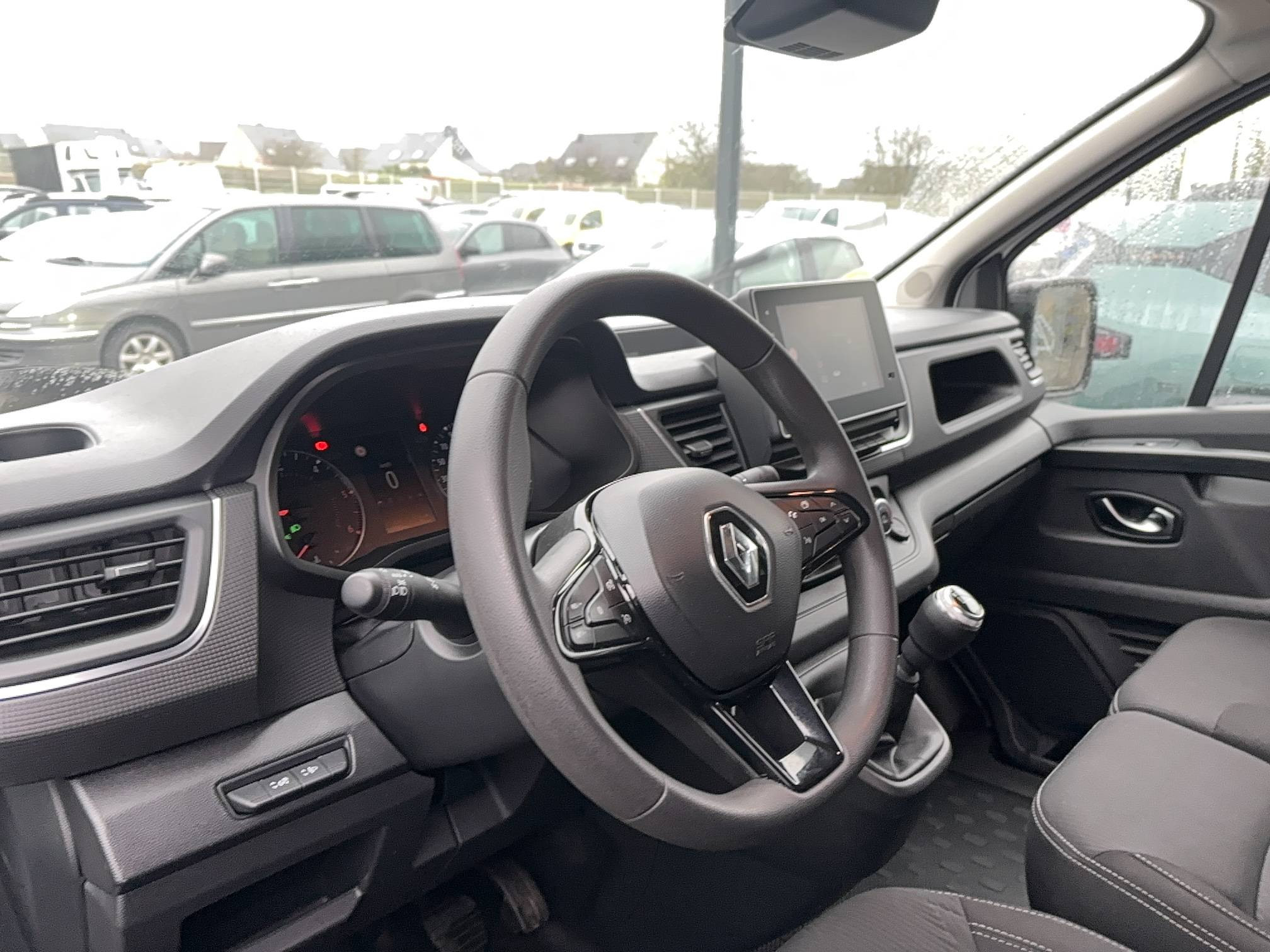 Vente en ligne Renault Trafic 3 Fourgon TRAFIC FGN L1H1 2800 KG BLUE DCI 130 au prix de 17 500 €