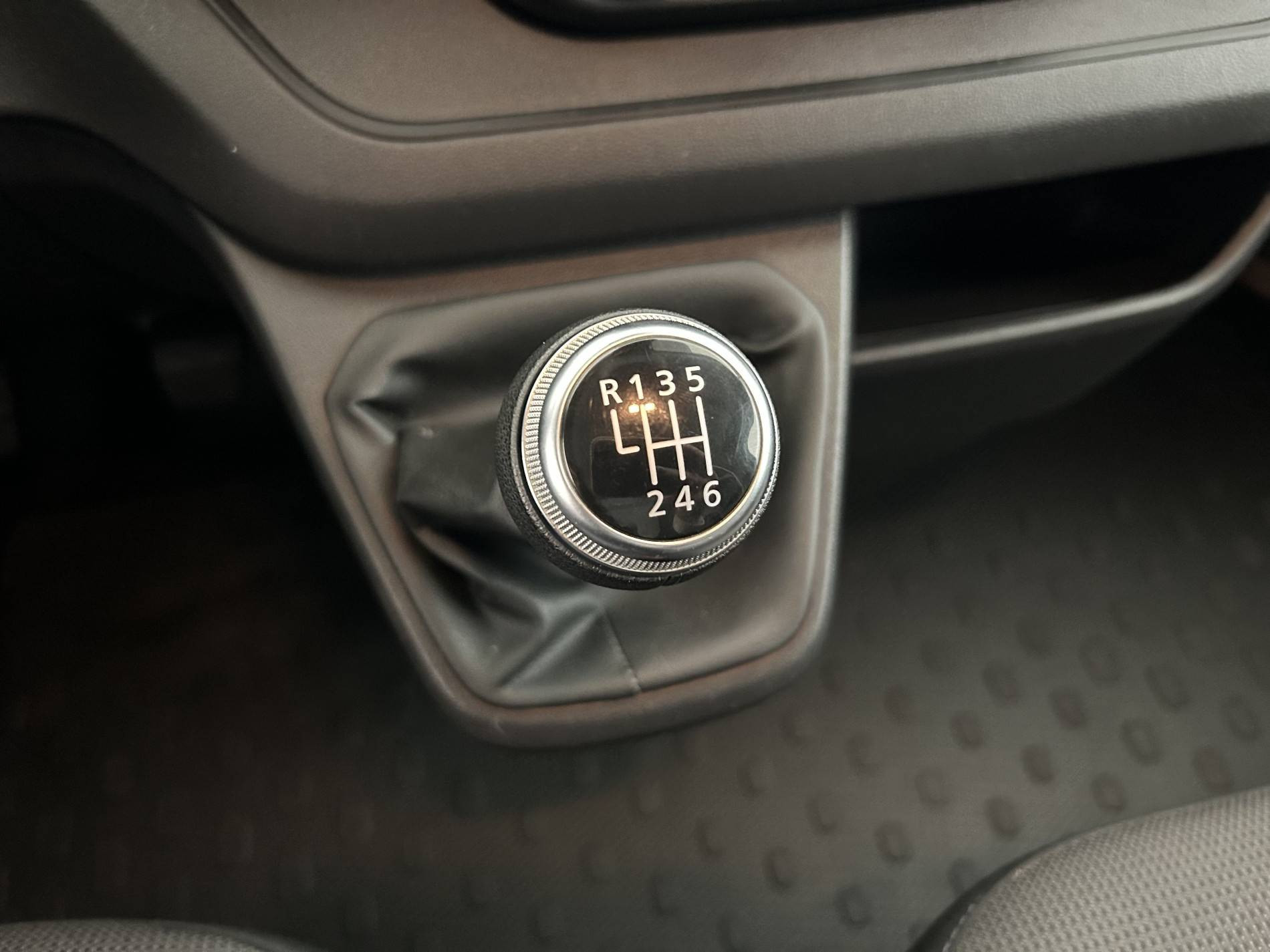 Vente en ligne Renault Trafic 3 Fourgon TRAFIC FG BLUE DCI 130 L1H1 3T GSR2 au prix de 25 390 €