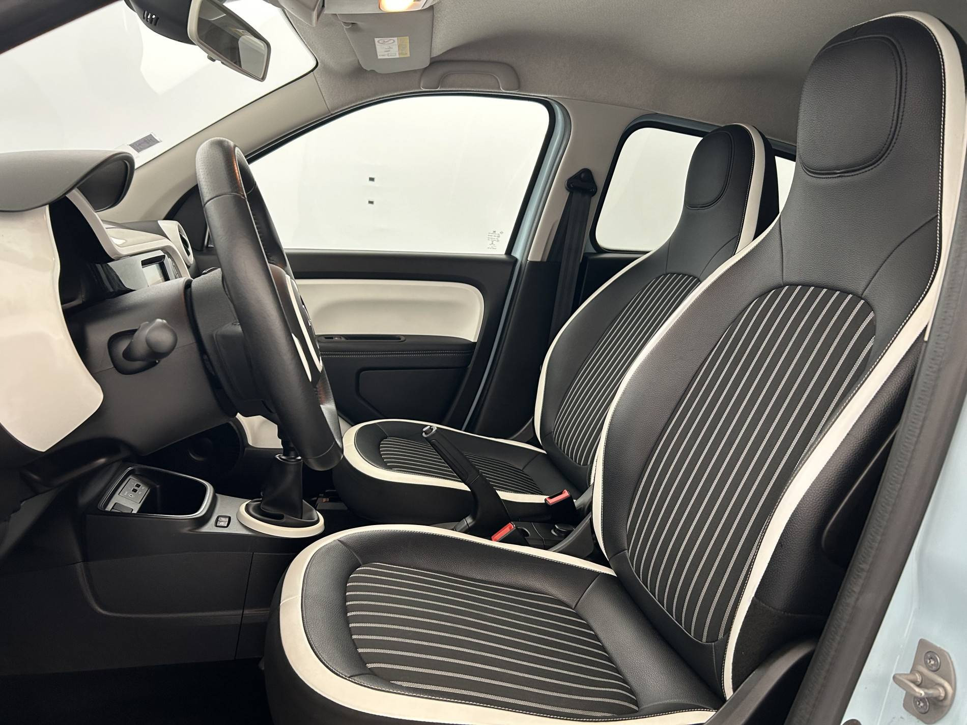 Vente en ligne Renault Twingo 3  SCe 75 - 20 au prix de 11 490 €