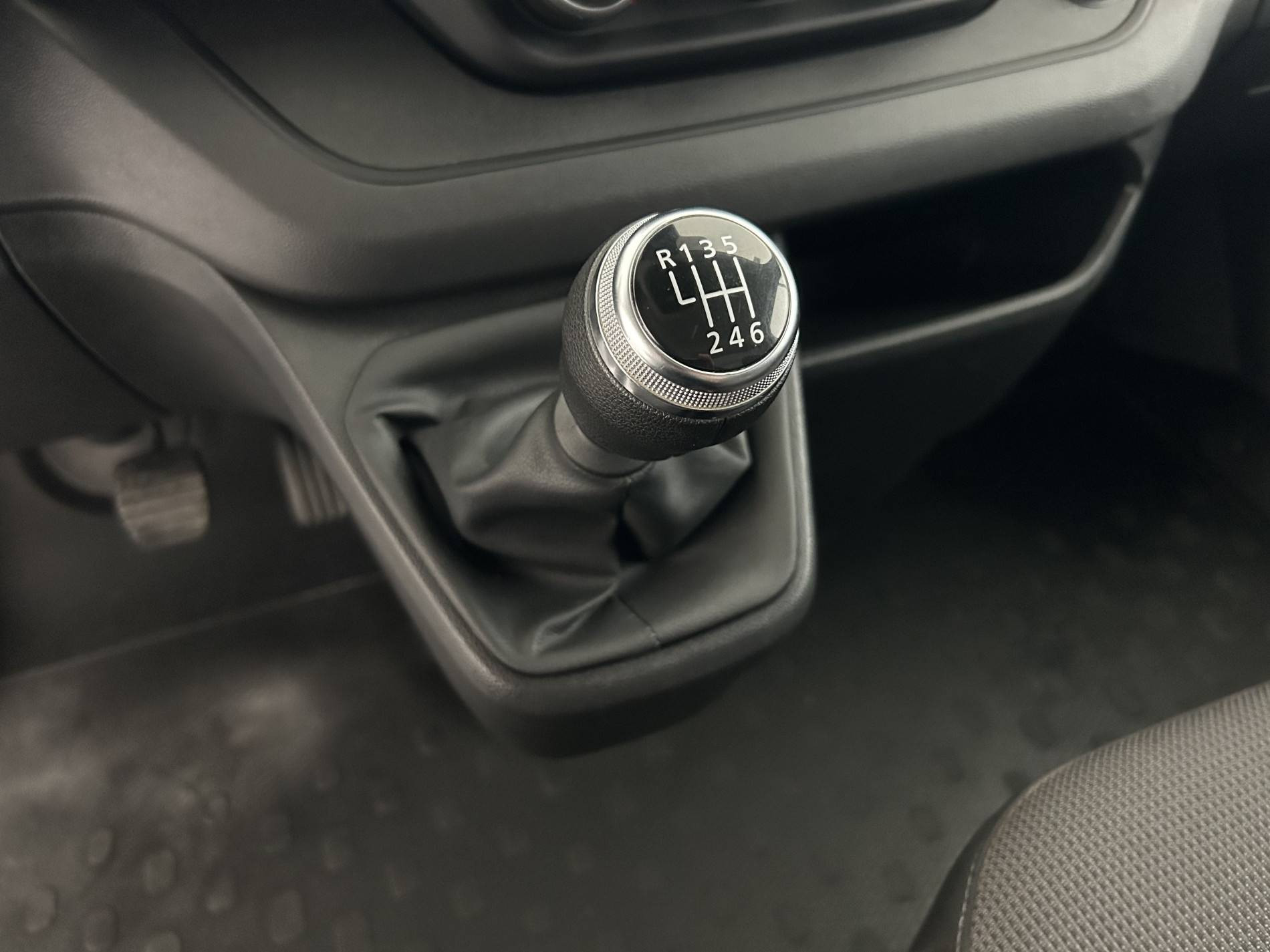 Vente en ligne Renault Trafic 3 Fourgon TRAFIC FG BLUE DCI 130 L1H1 3T GSR2 au prix de 23 490 €