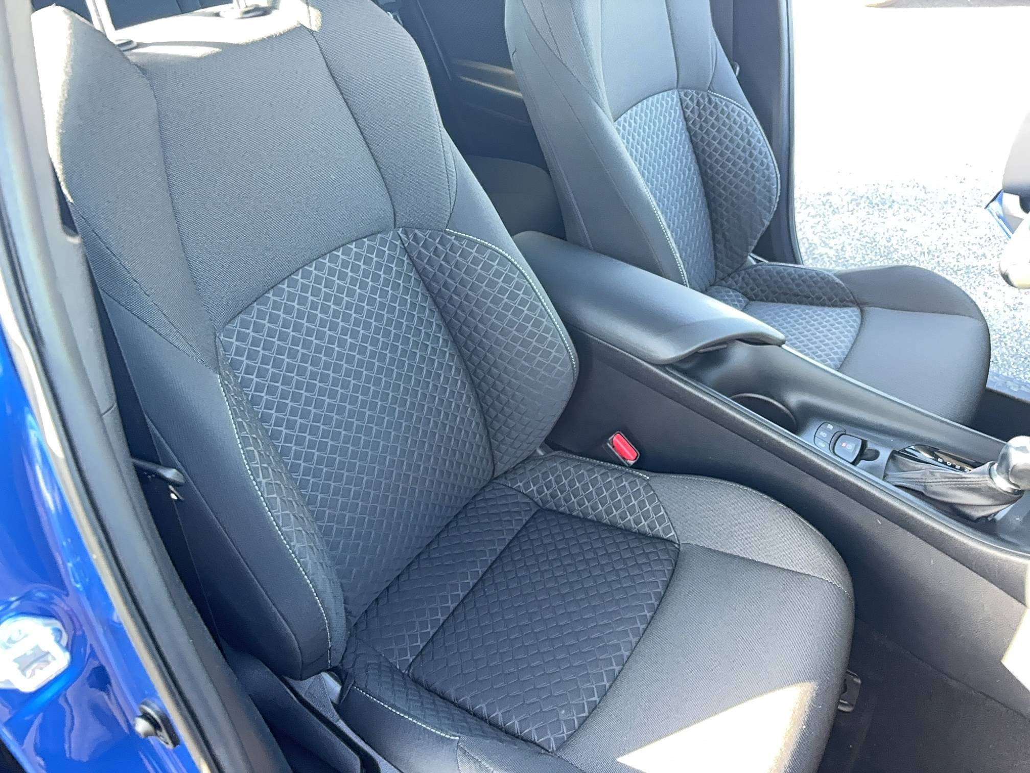 Vente en ligne Toyota C-HR C-HR Hybride 1.8L au prix de 19 990 €