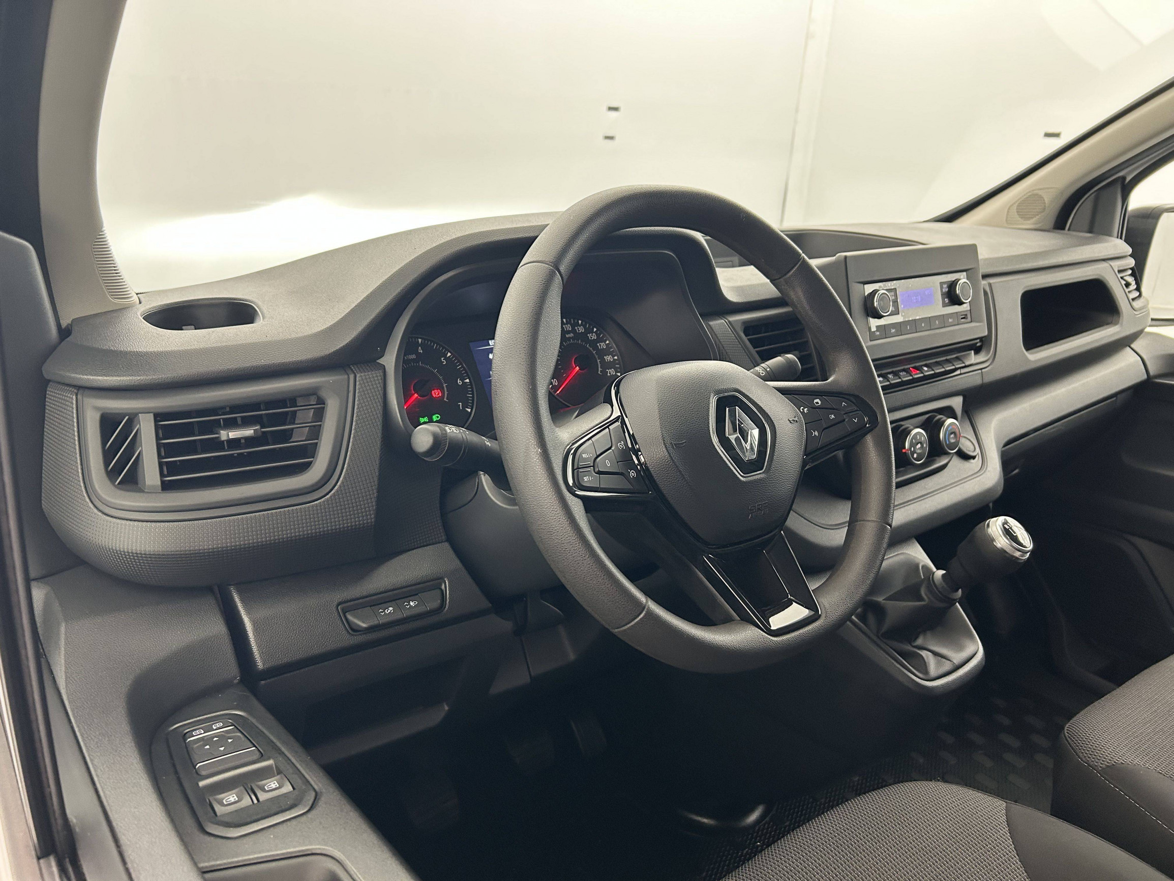 Vente en ligne Renault Trafic 3 Fourgon TRAFIC FGN L1H1 3000 KG BLUE DCI 130 au prix de 24 770 €