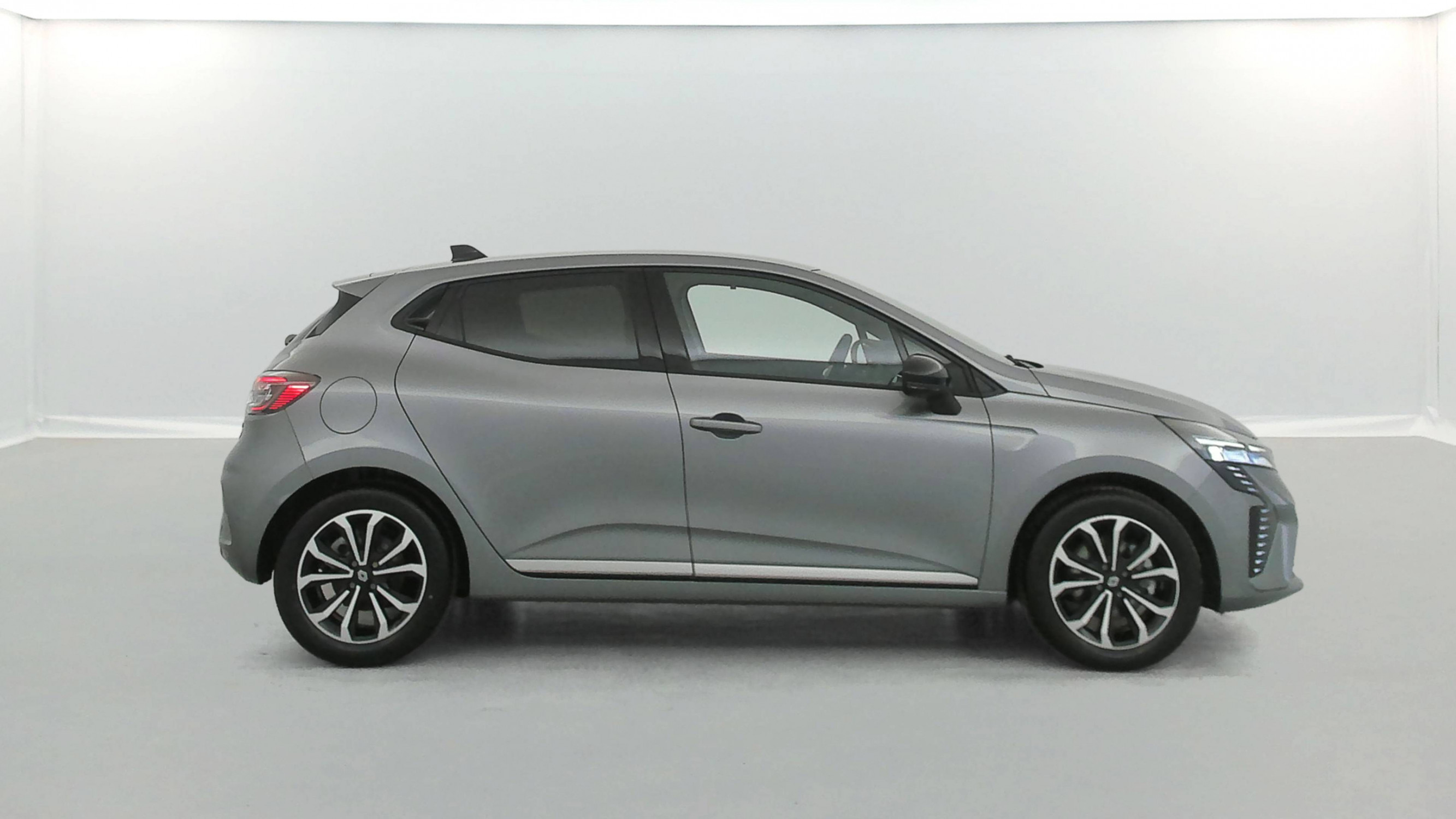 Vente en ligne Renault Clio 5 Clio E-Tech full hybrid 145 ch GSR2 au prix de 22 990 €