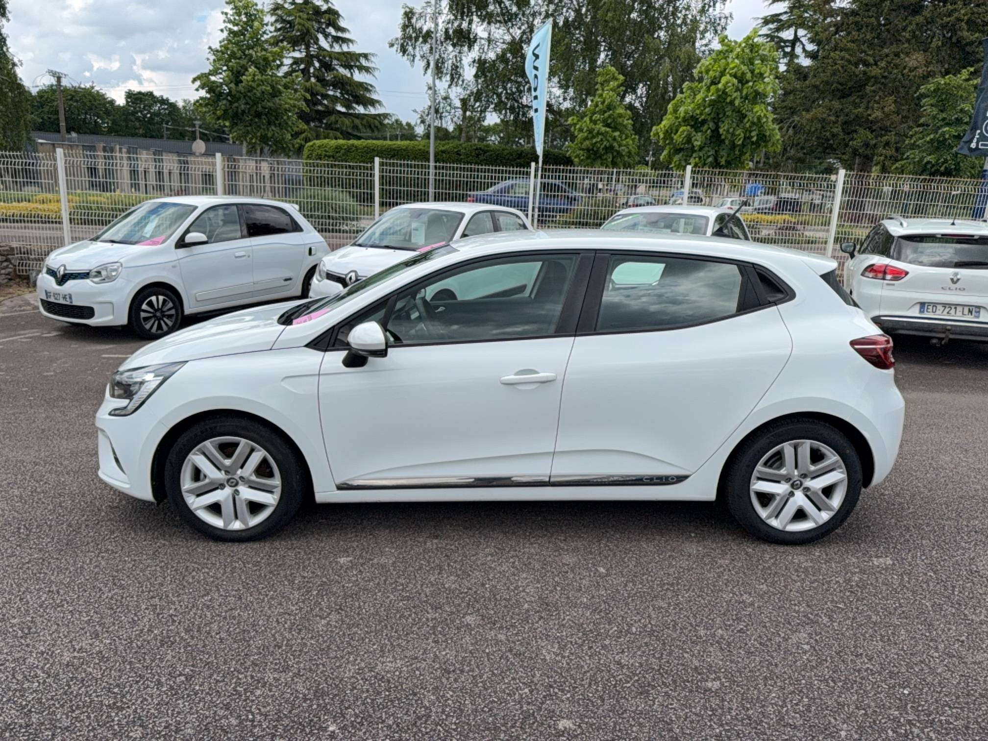 Renault Clio 5 Clio E-Tech 140 - 21N occasion de 2022 en vente à Ploërmel