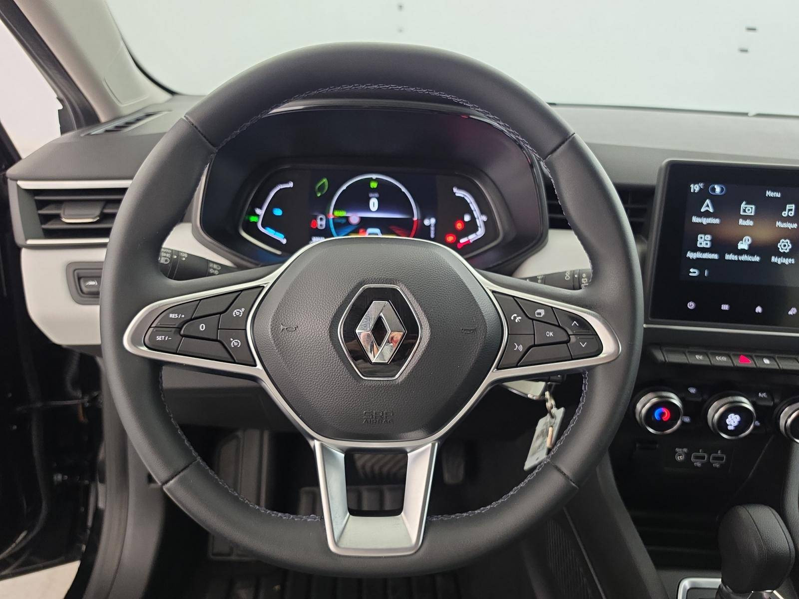 Vente en ligne Renault Clio 5 Clio E-Tech full hybrid 145 au prix de 16 990 €