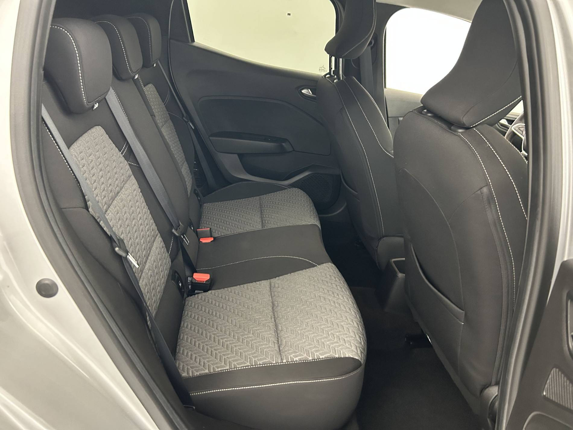 Vente en ligne Renault Clio 5 Clio E-Tech full hybrid 145 au prix de 17 490 €
