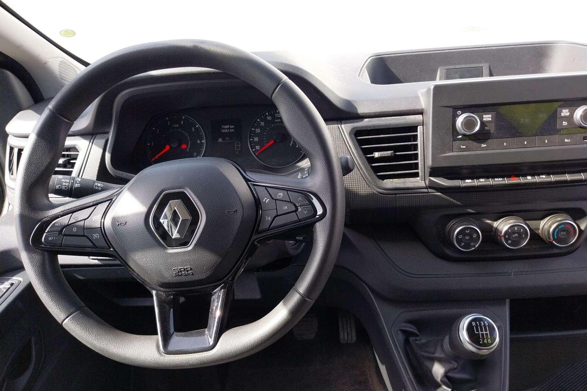 Vente en ligne Renault Trafic 3 Fourgon TRAFIC FGN L1H1 2800 KG BLUE DCI 110 au prix de 21 490 €