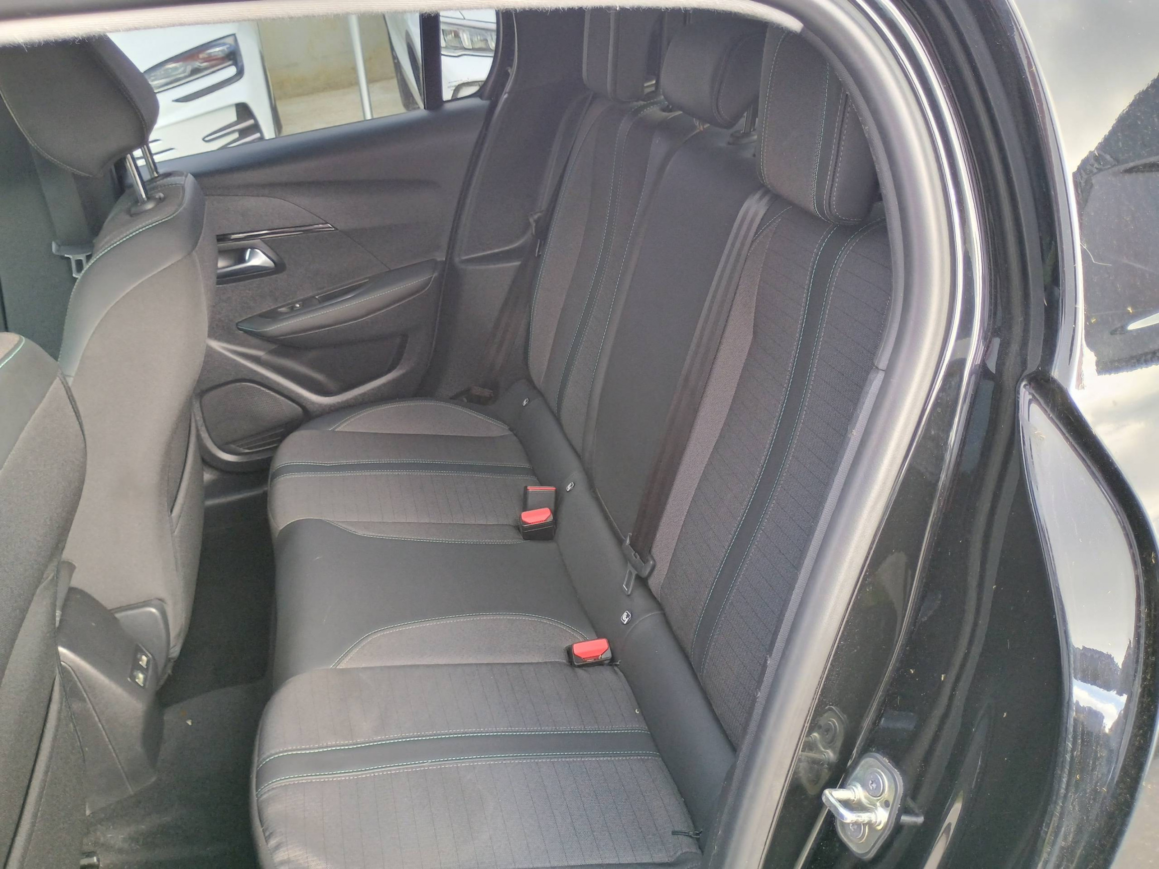 Vente en ligne Peugeot E-208  50 kWh 136ch au prix de 13 490 €