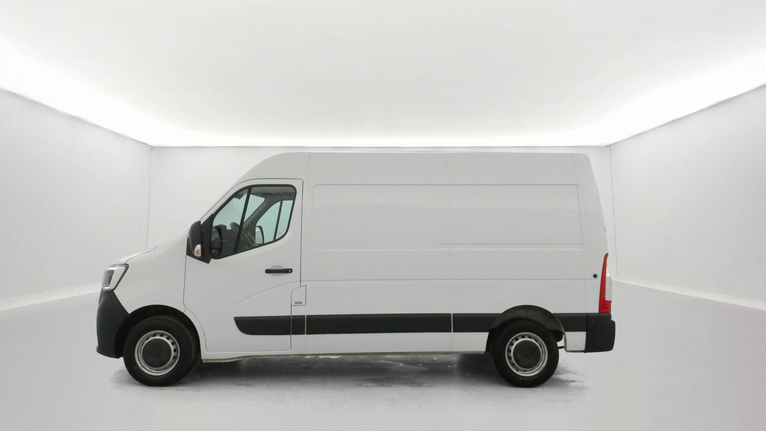 Vente en ligne Renault Master Fourgon MASTER FGN TRAC F3500 L2H2 BLUE DCI 135 au prix de 25 990 €