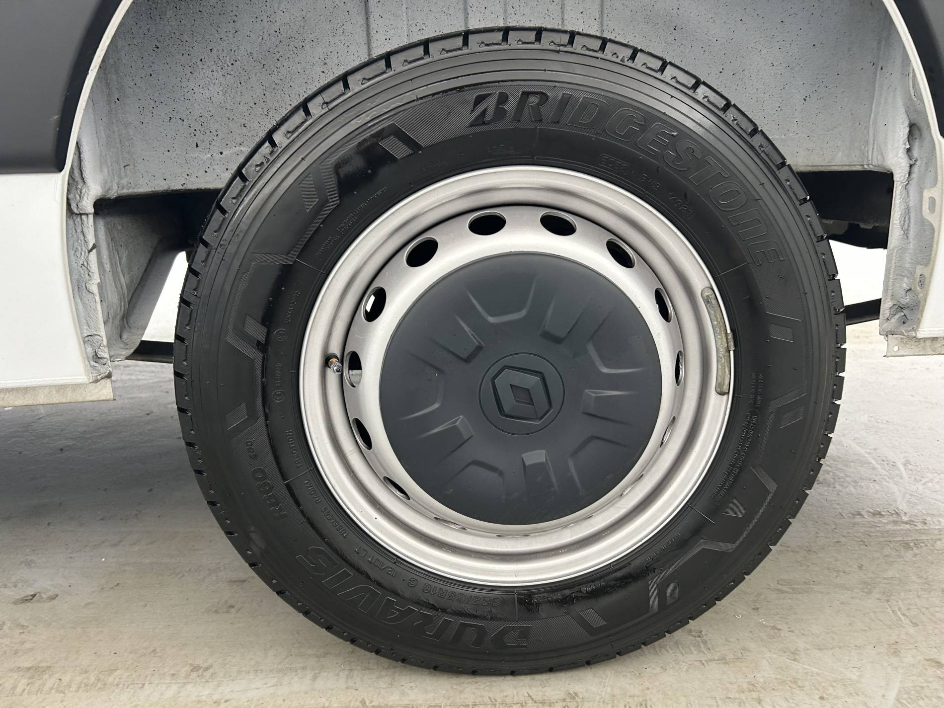 Vente en ligne Renault Master Fourgon MASTER FGN TRAC F3500 L2H2 BLUE DCI 135 au prix de 24 990 €