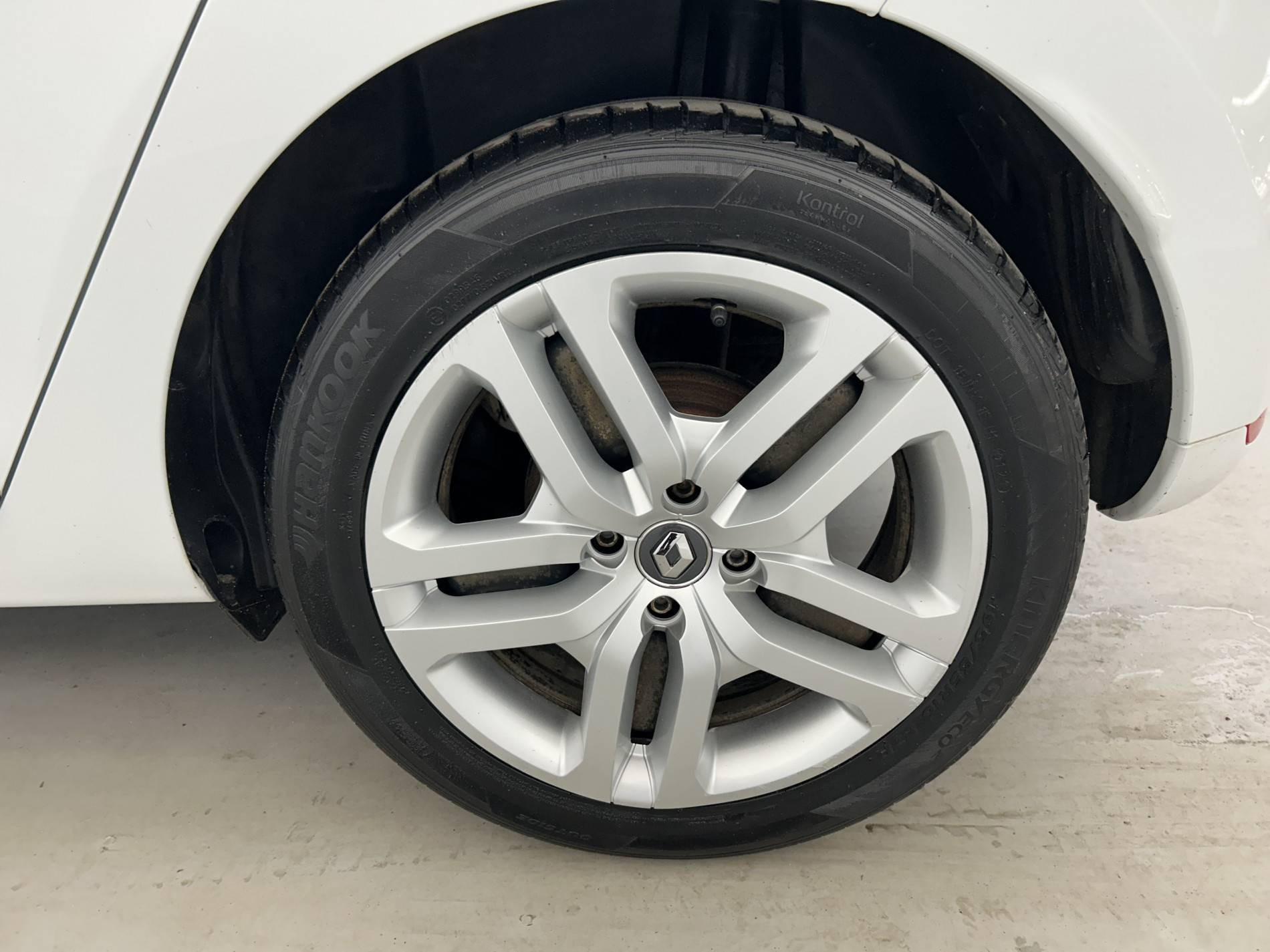 Vente en ligne Renault Clio 4 Clio dCi 75 E6C au prix de 10 890 €