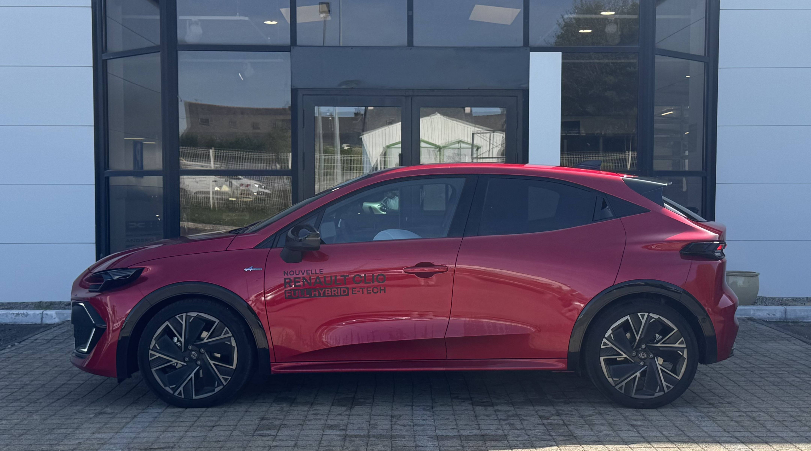 Vente en ligne Renault Clio 6 Clio E-Tech full hybrid 160 ch au prix de 29 290 €