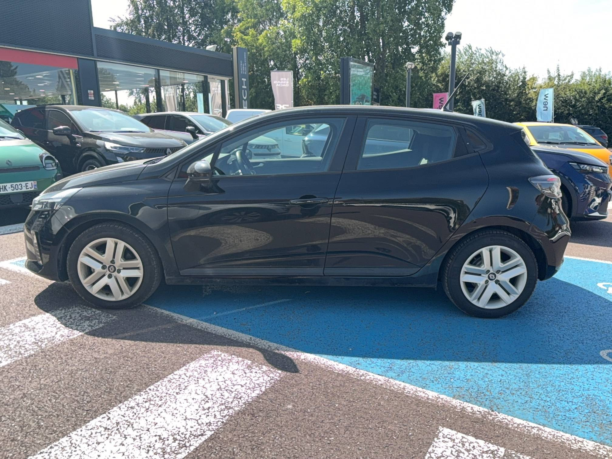 Vente en ligne Renault Clio 5 Clio E-Tech full hybrid 145 au prix de 16 490 €