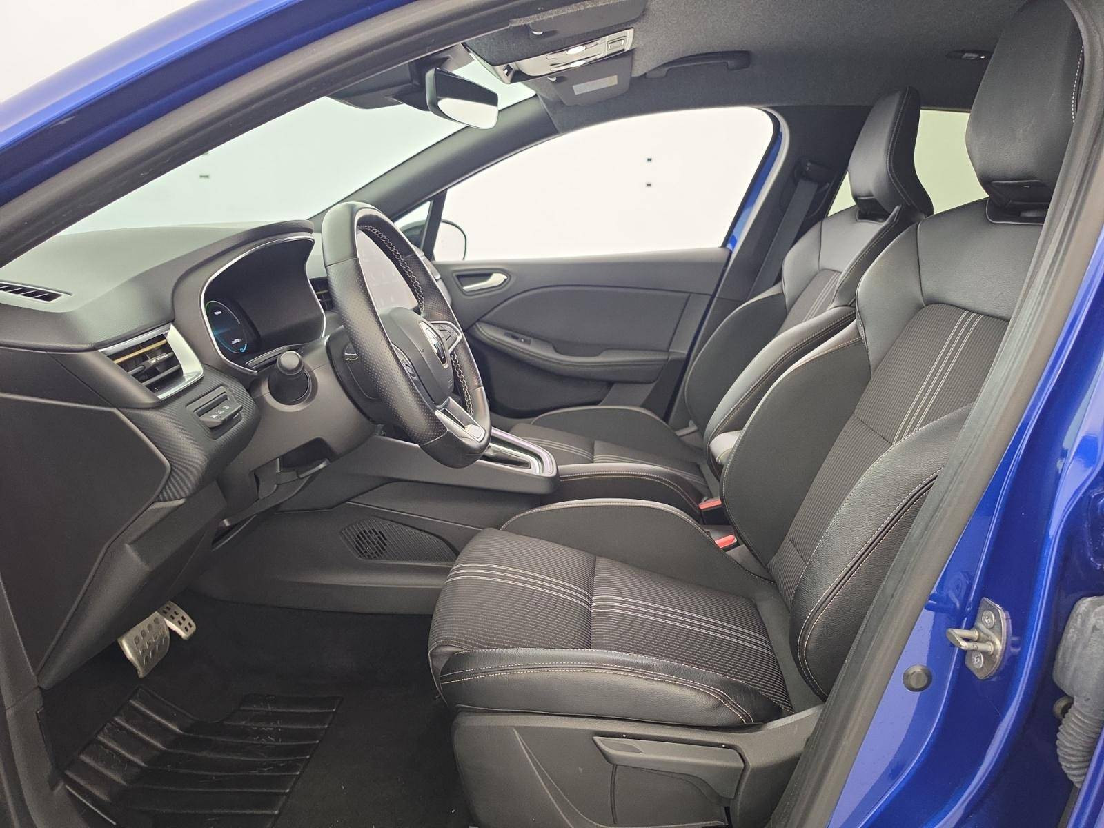 Vente en ligne Renault Clio 5 Clio E-Tech full hybrid 145 au prix de 17 890 €