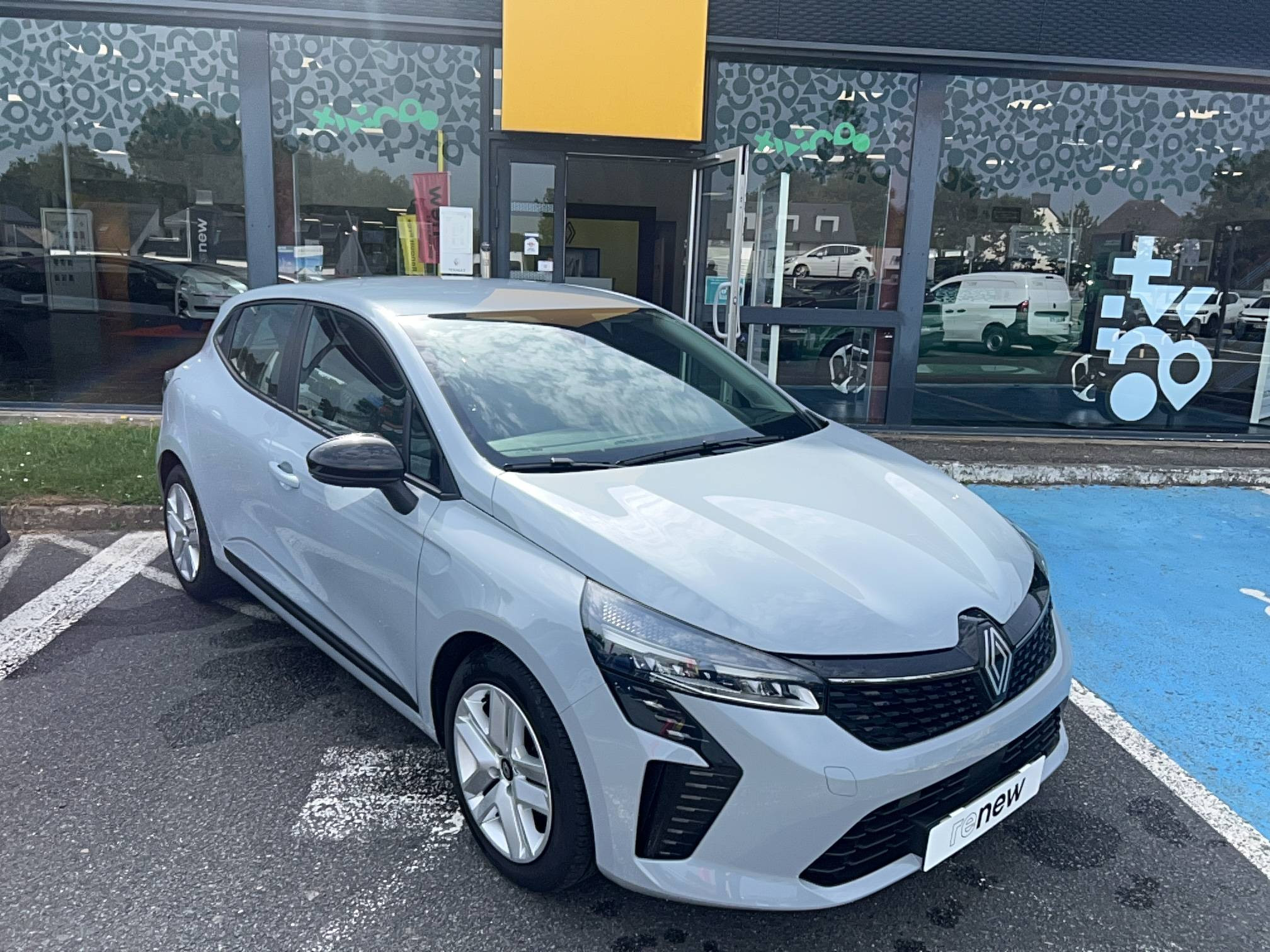 Vente en ligne Renault Clio 5 Clio TCe 90 au prix de 15 990 €