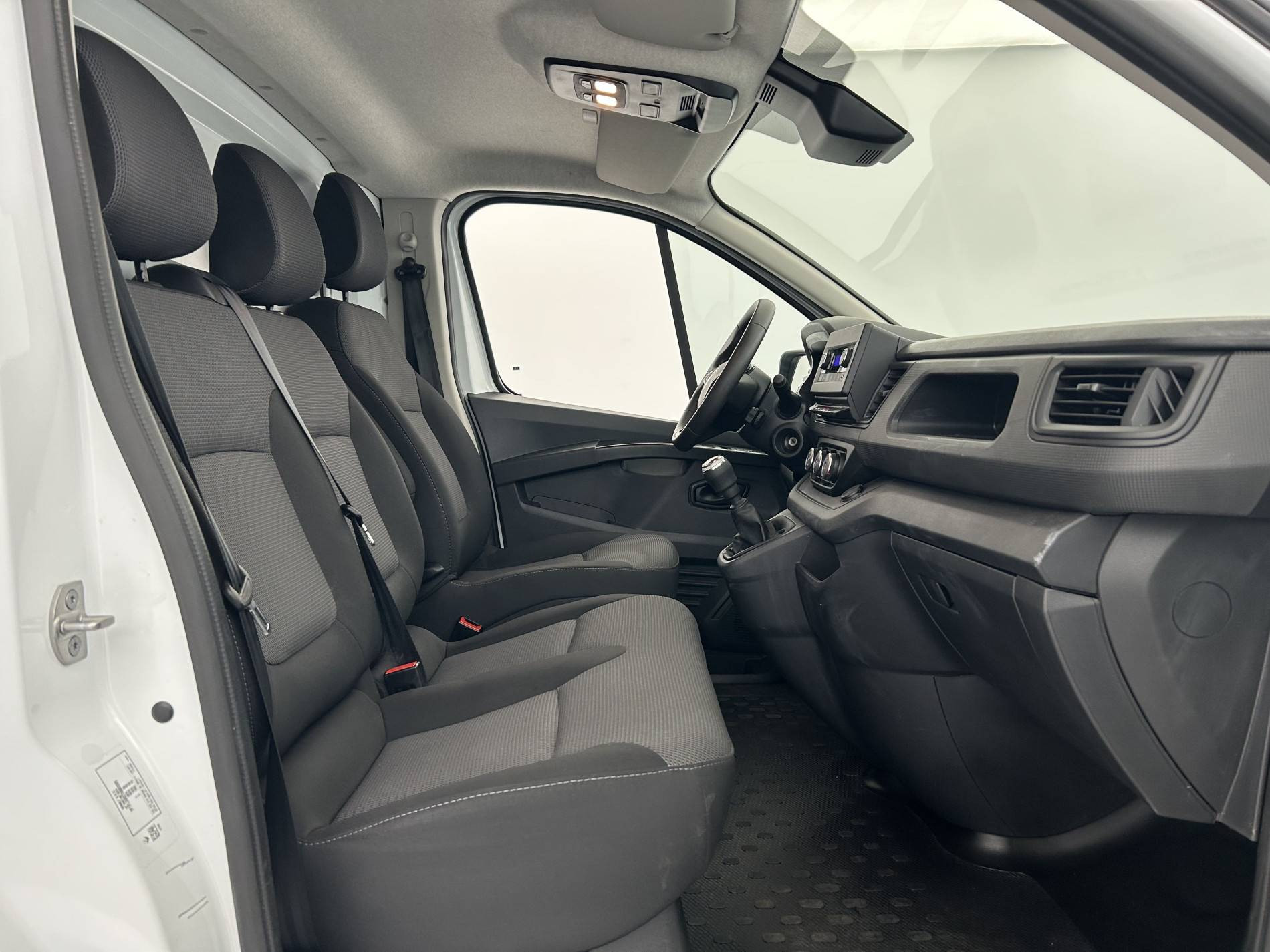 Vente en ligne Renault Trafic 3 Fourgon TRAFIC FGN L2H1 3000 KG BLUE DCI 130 au prix de 23 990 €