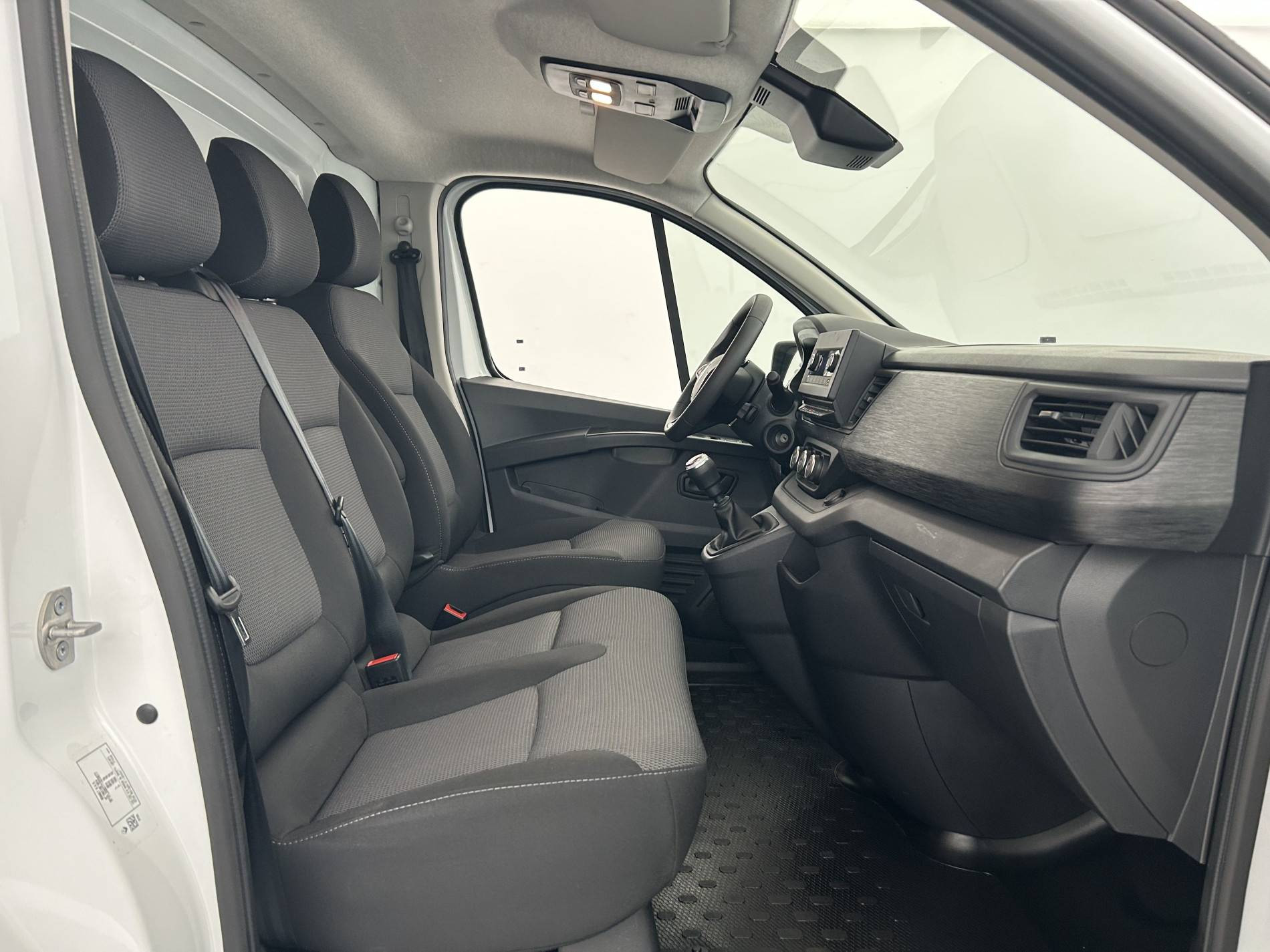 Vente en ligne Renault Trafic 3 Fourgon TRAFIC FG BLUE DCI 130 L1H1 3T GSR2 au prix de 23 990 €