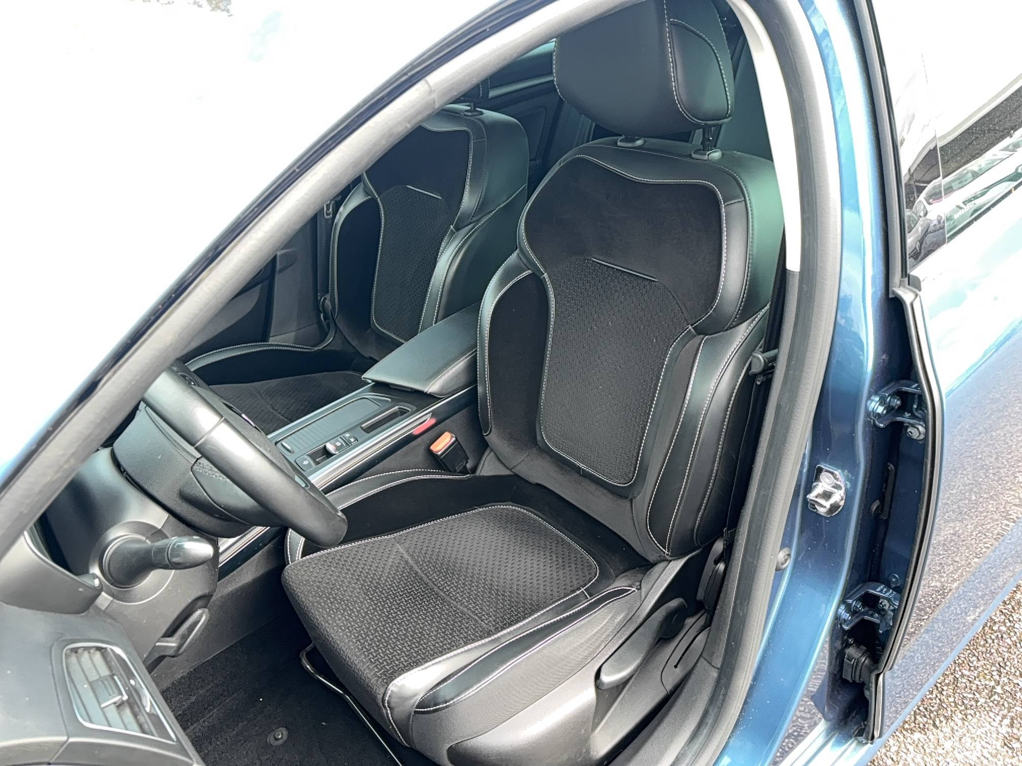 Vente en ligne Renault Megane 4 Estate Mégane IV Estate TCe 160 Energy EDC au prix de 14 990 €