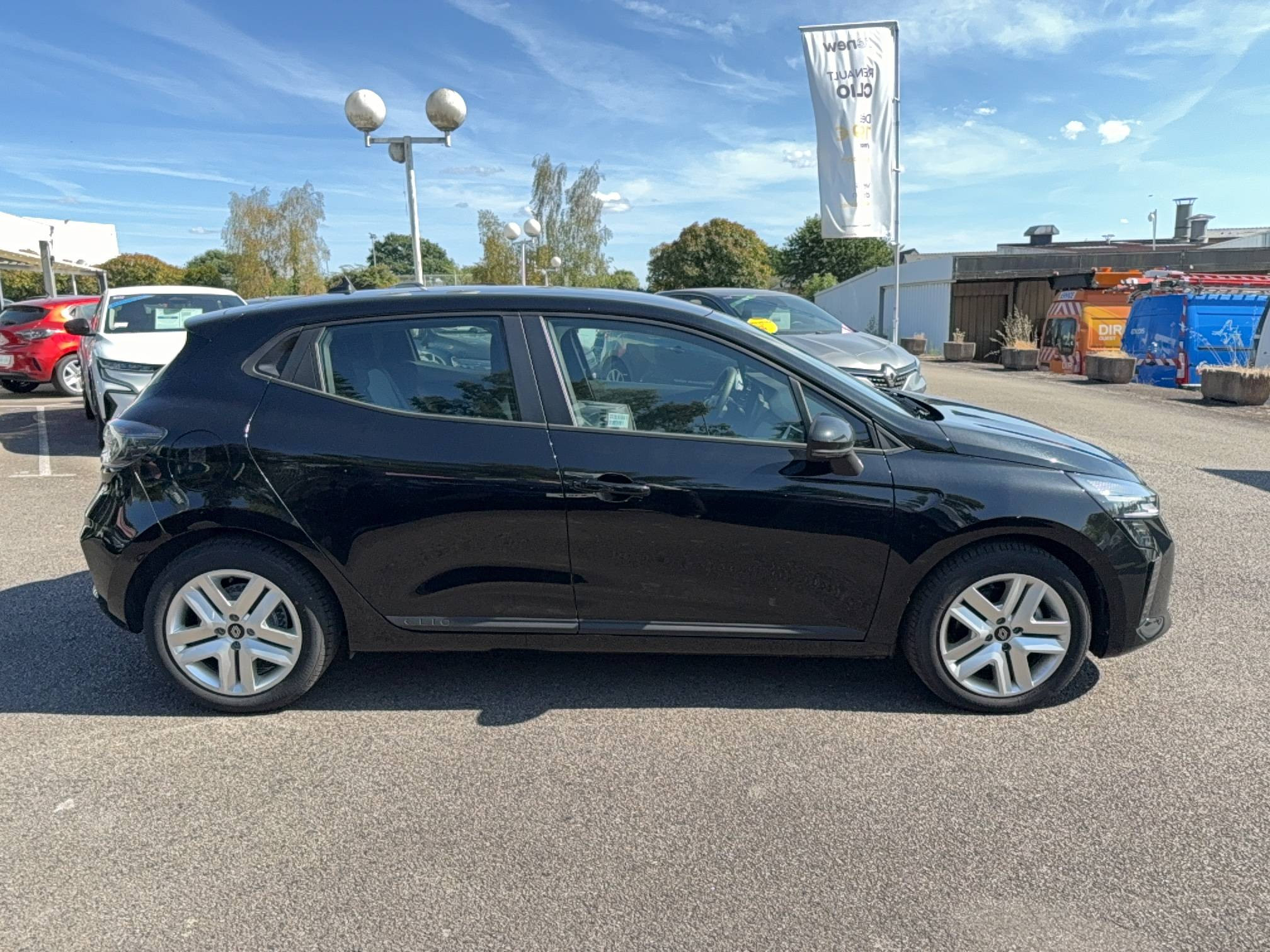 Vente en ligne Renault Clio 5 Clio Blue dCi 100 ch GSR2 au prix de 17 790 €