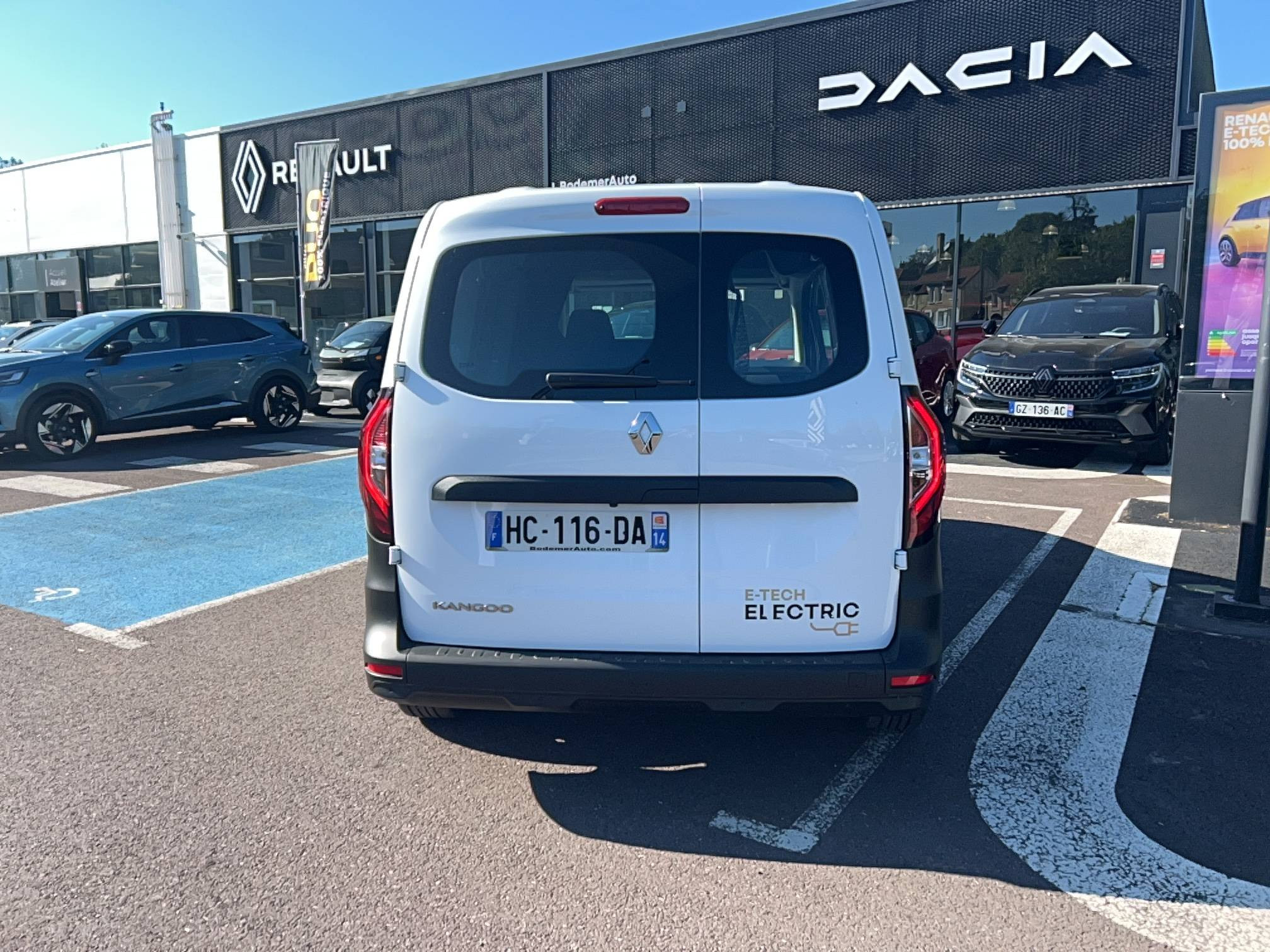 Vente en ligne Renault Kangoo Van E-Tech  FG SESAME L1 AC22/DC80 GSR2 au prix de 28 200 €