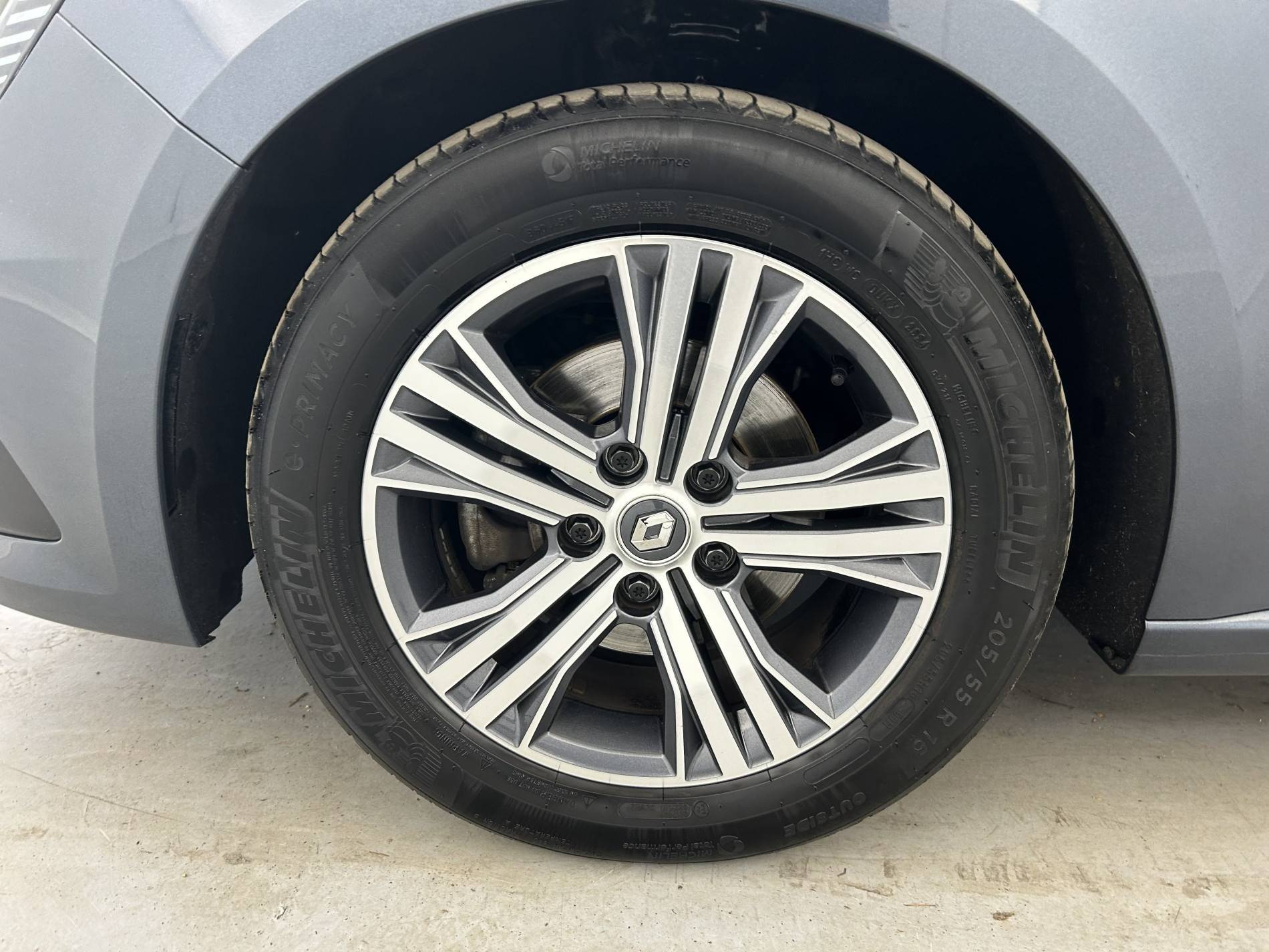 Vente en ligne Renault Megane 4 Estate  TCe 140 au prix de 15 490 €