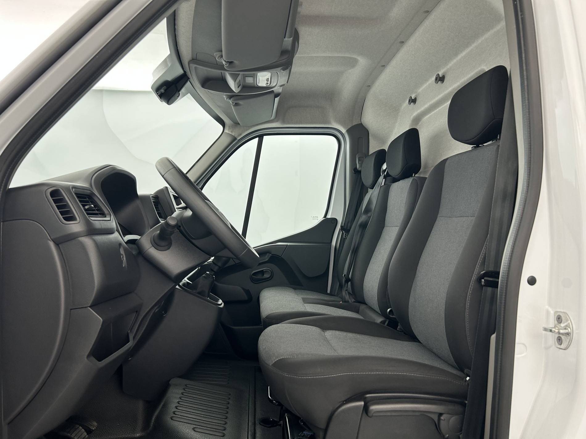 Vente en ligne Renault Master Fourgon MASTER FGN TRAC F3500 L3H3 BLUE DCI 135 au prix de 30 000 €