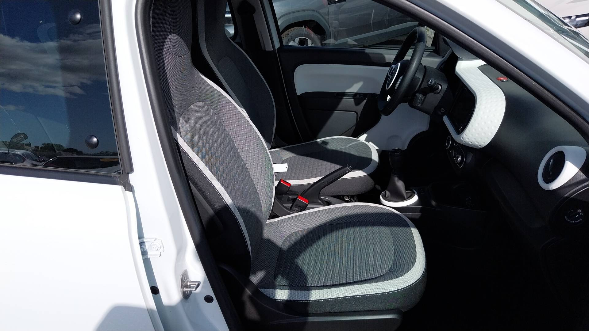 Vente en ligne Renault Twingo 3  SCe 65 - 21 au prix de 11 990 €