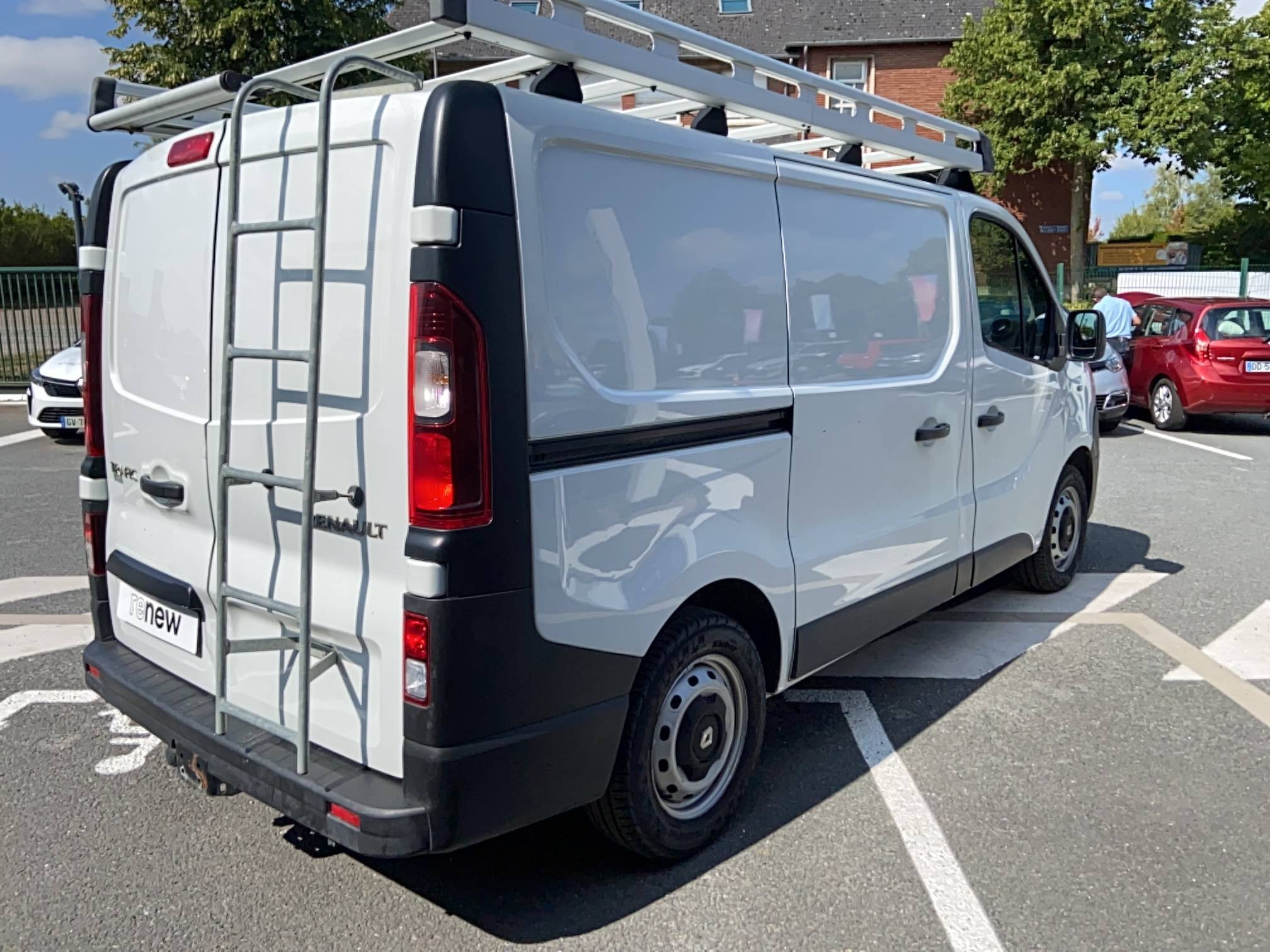 Vente en ligne Renault Trafic 3 Fourgon TRAFIC FGN L1H1 1000 KG DCI 95 E6 au prix de 14 990 €