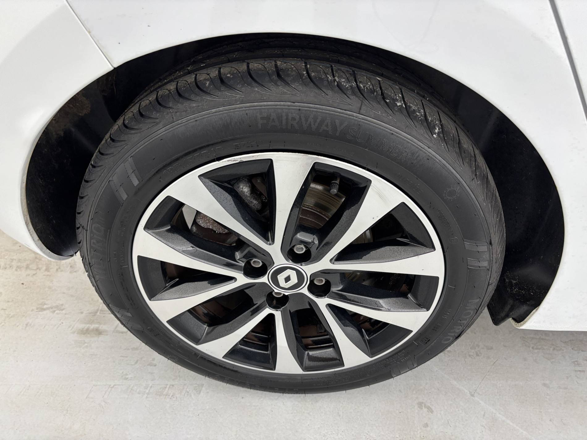Vente en ligne Renault Clio 5 Clio E-Tech full hybrid 145 au prix de 15 890 €