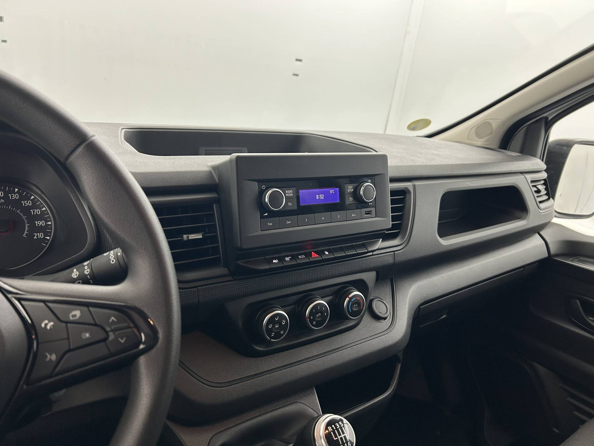 Vente en ligne Renault Trafic 3 Fourgon TRAFIC FG BLUE DCI 130 L1H1 3T GSR2 au prix de 26 750 €