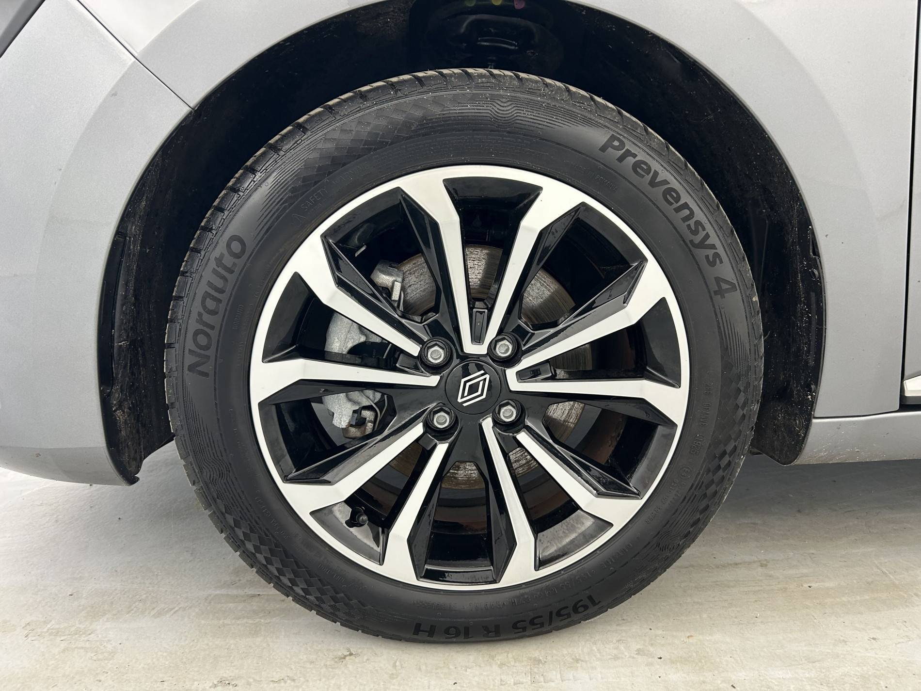 Vente en ligne Renault Clio 5 Clio E-Tech full hybrid 145 au prix de 19 290 €