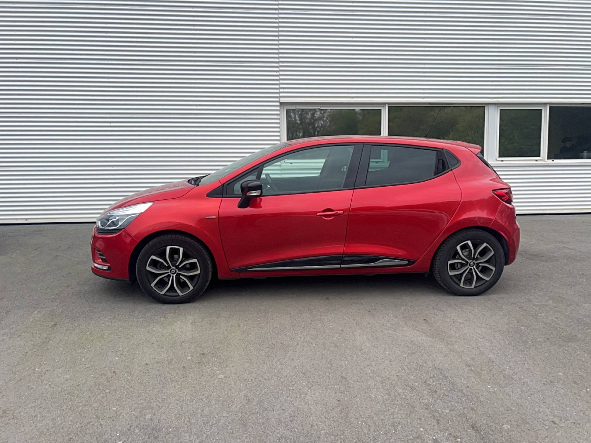 Vente en ligne Renault Clio 4 Clio TCe 90 E6C au prix de 10 590 €