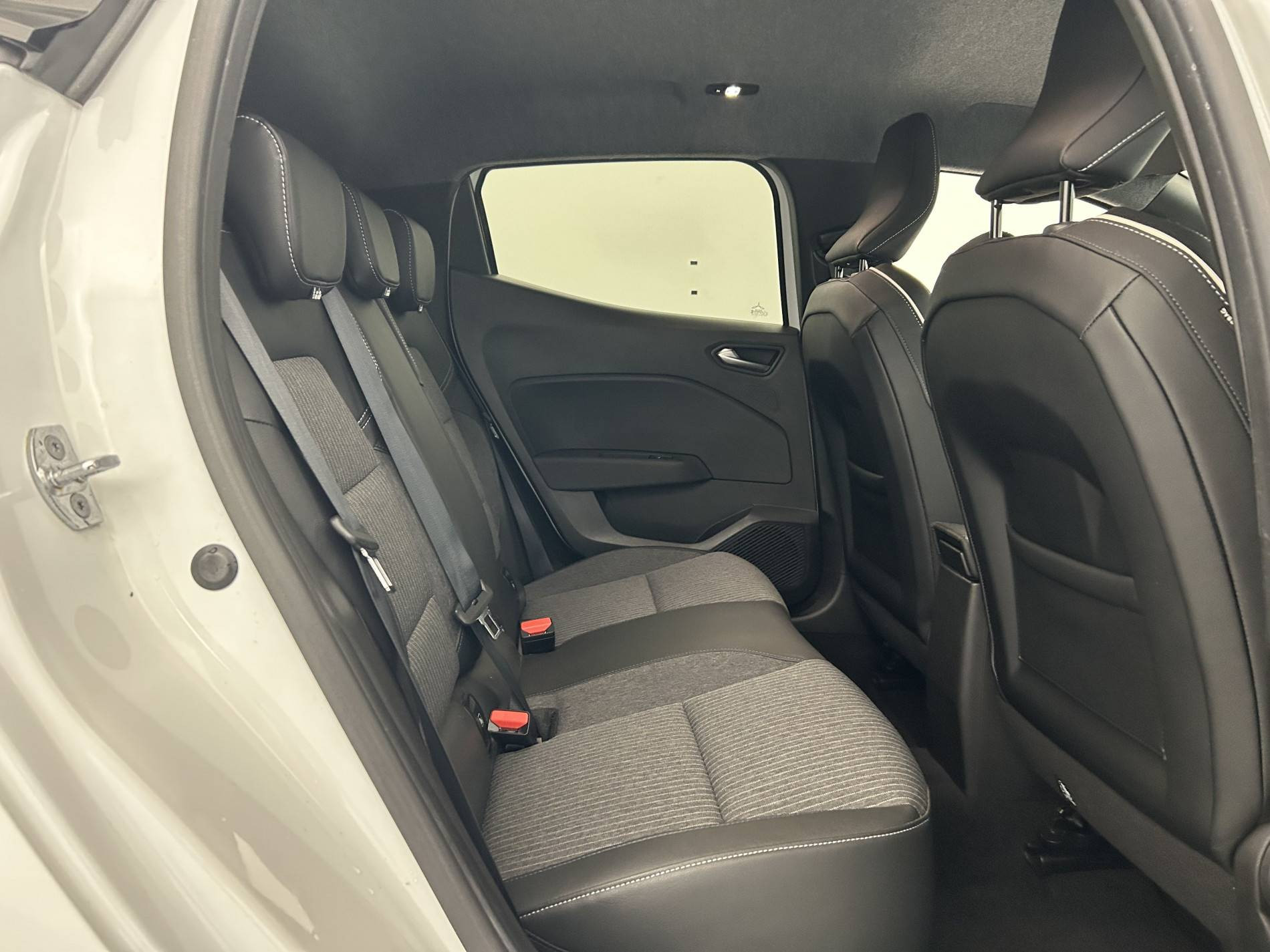 Vente en ligne Renault Clio 5 Clio TCe 90 au prix de 15 990 €