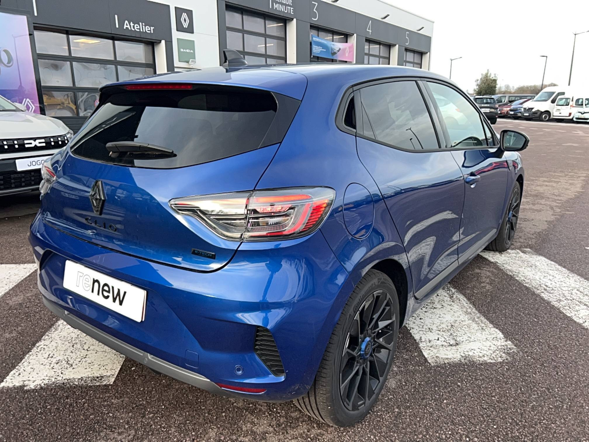 Vente en ligne Renault Clio 5 Clio E-Tech full hybrid 145 ch GSR2 au prix de 23 991 €