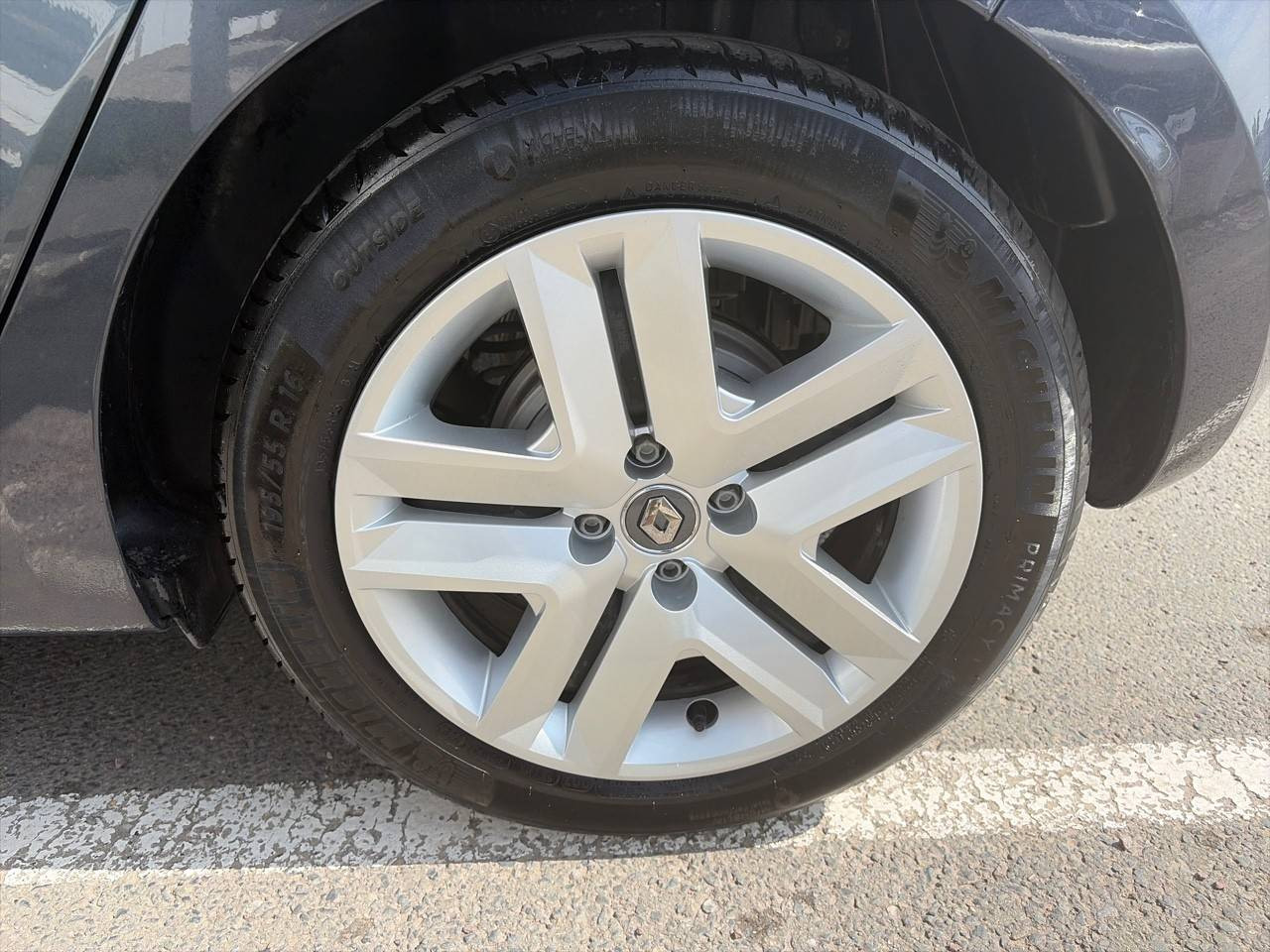 Vente en ligne Renault Clio 5 Clio E-Tech 140 - 21N au prix de 14 790 €