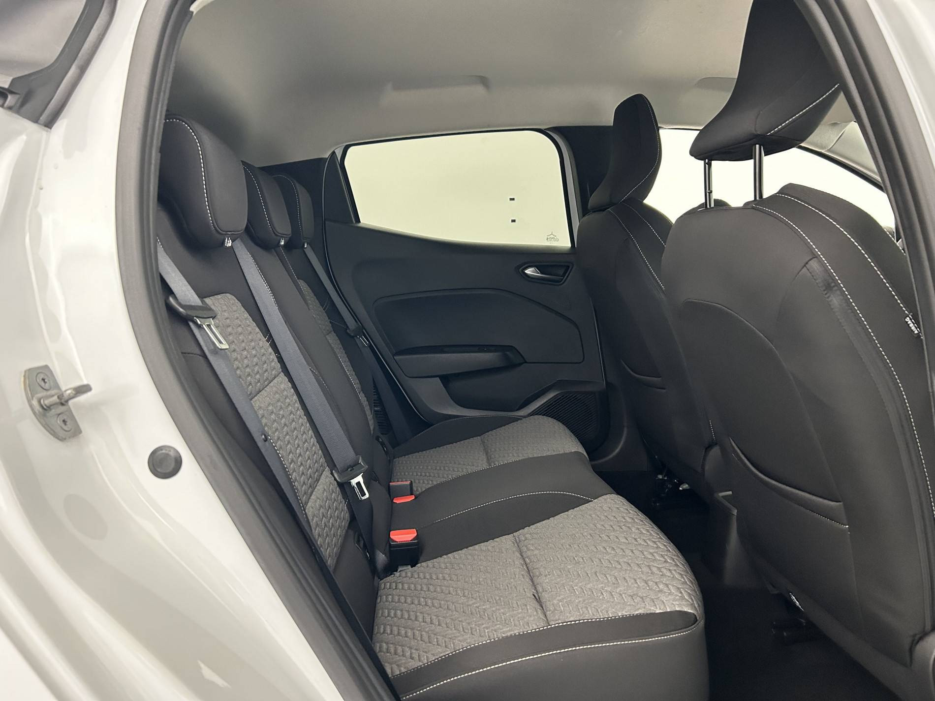 Vente en ligne Renault Clio 5 Clio E-Tech full hybrid 145 au prix de 17 990 €