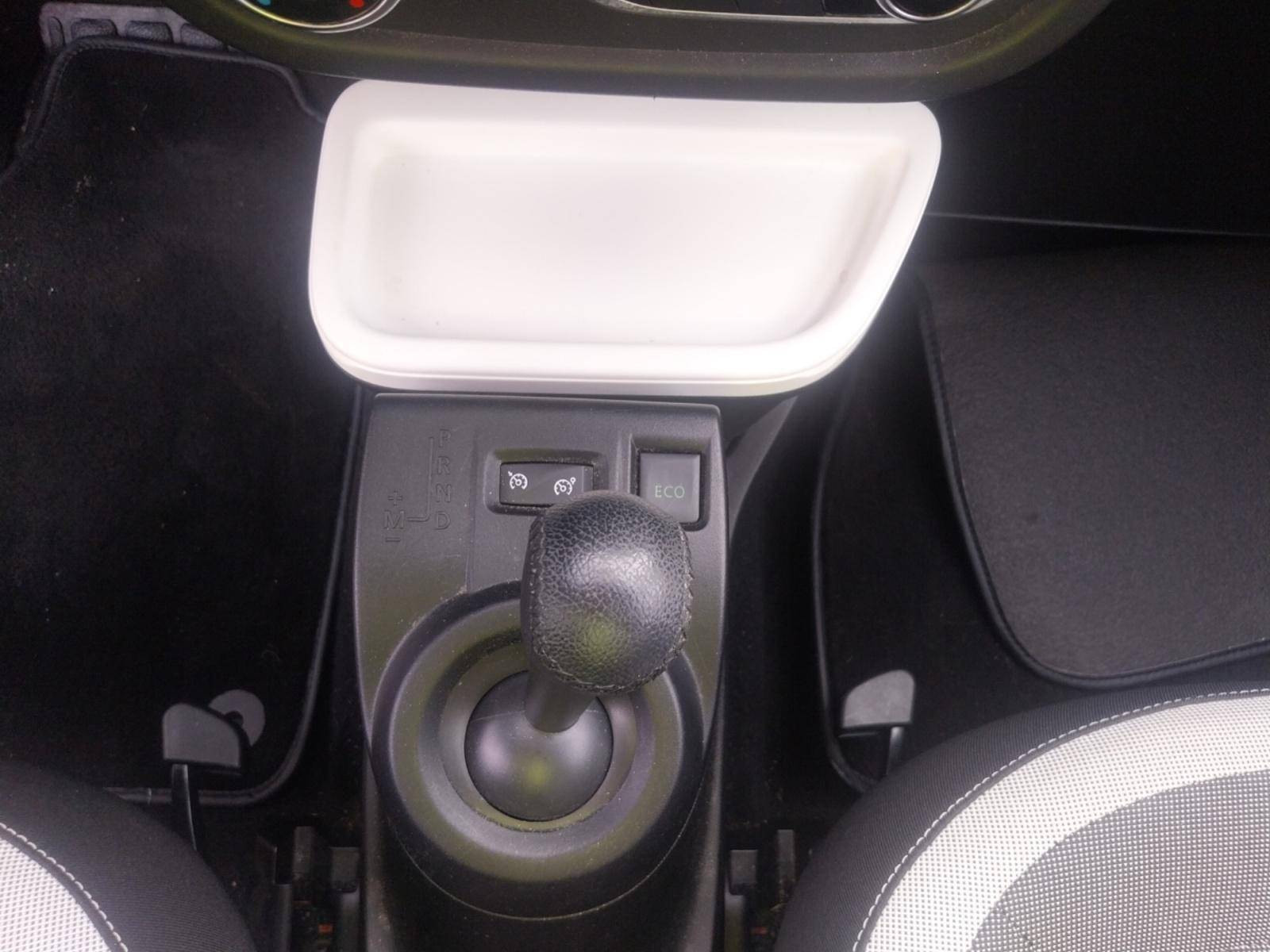 Vente en ligne Renault Twingo 3  0.9 TCe 90 E6C au prix de 13 490 €