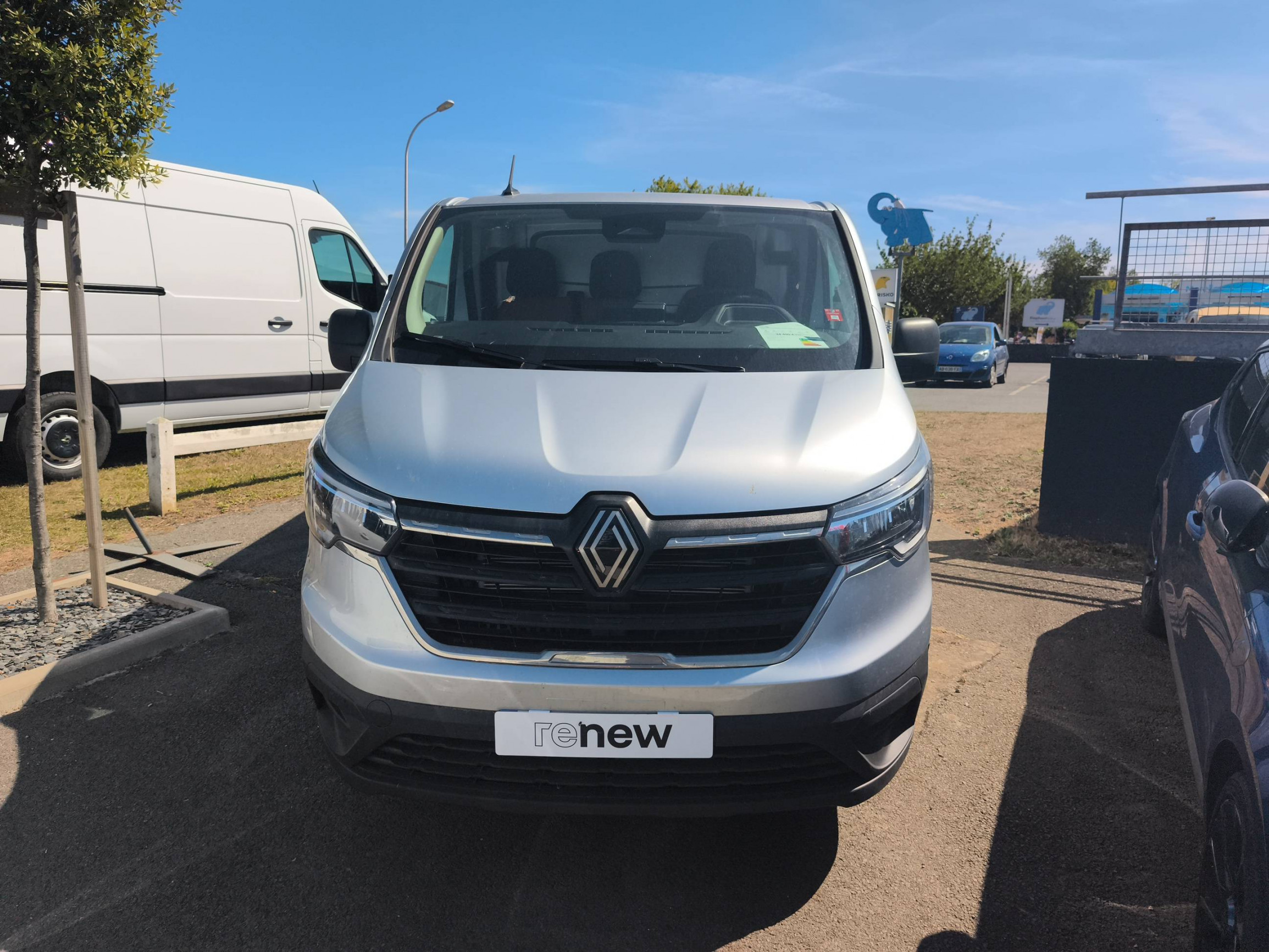 Vente en ligne Renault Trafic 3 Fourgon TRAFIC FG BLUE DCI 170 L1H1 2T8 AUTO au prix de 34 490 €
