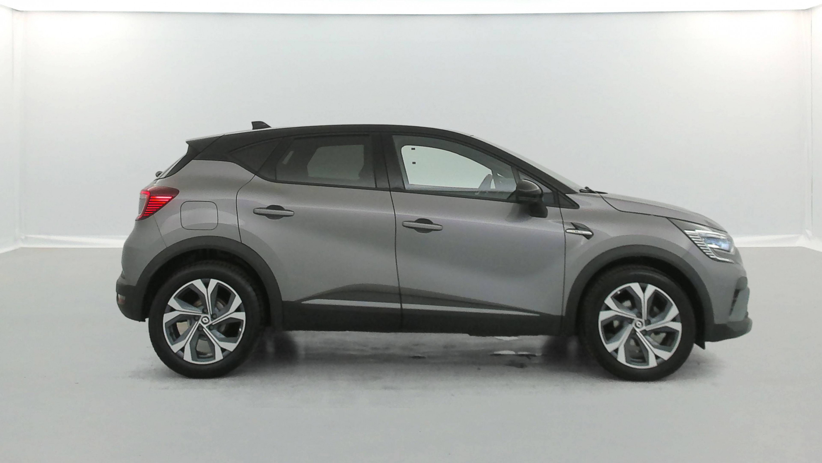 Vente en ligne Renault Captur  mild hybrid 140 au prix de 19 490 €