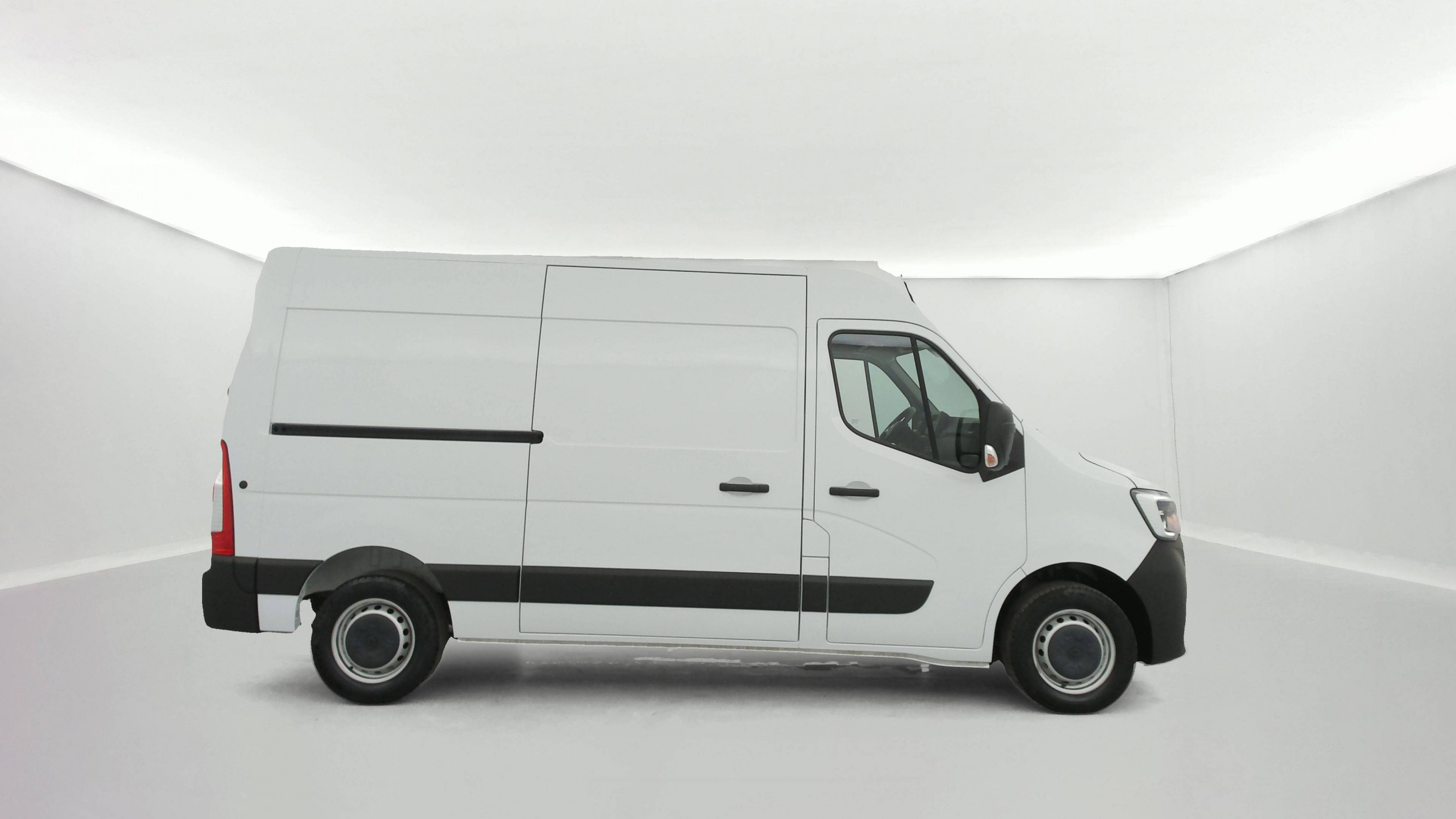 Vente en ligne Renault Master Fourgon MASTER FGN TRAC F3500 L2H2 BLUE DCI 135 au prix de 24 990 €